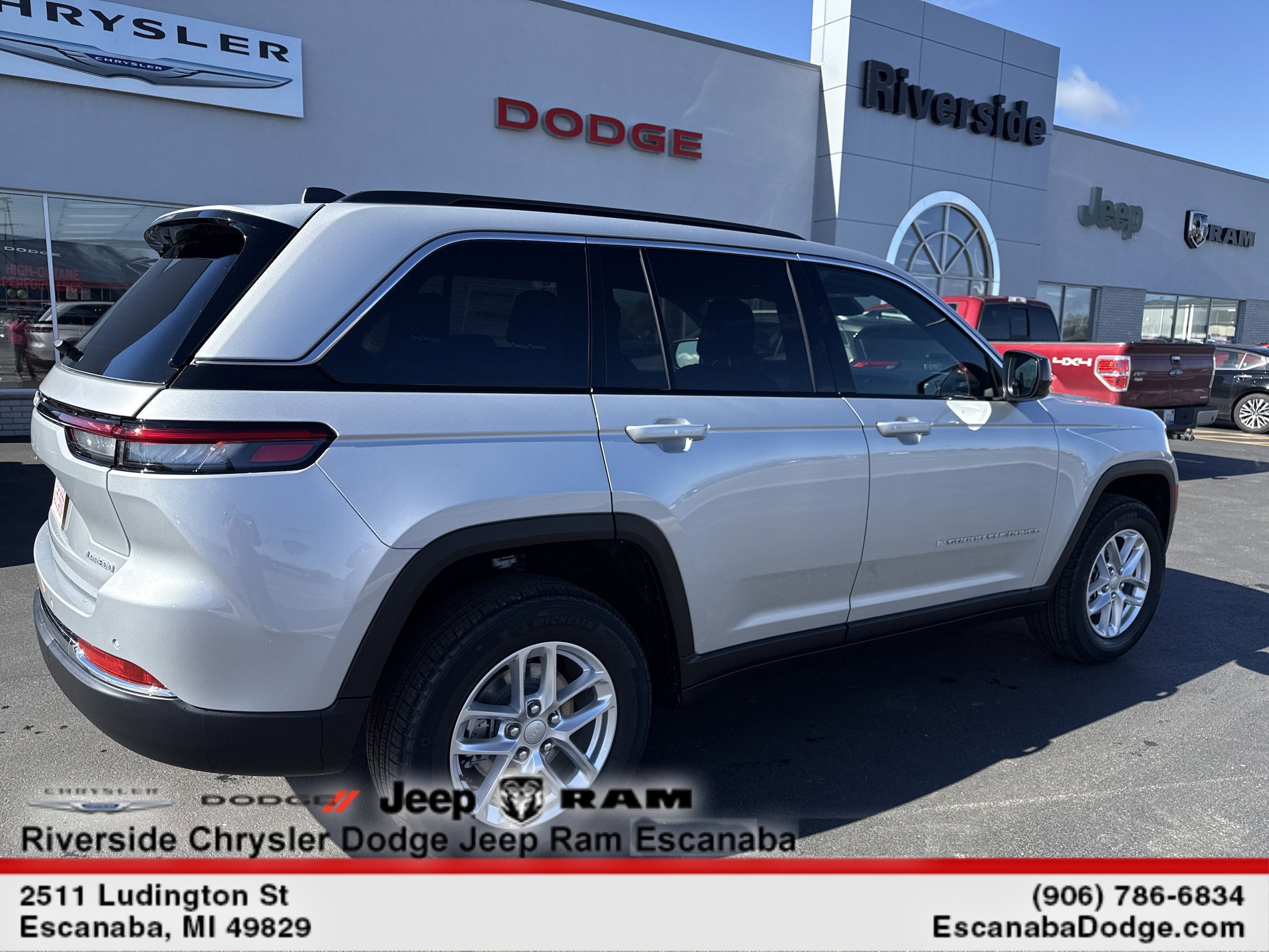 2026 Jeep Grand Cherokee Laredo - Photo 9