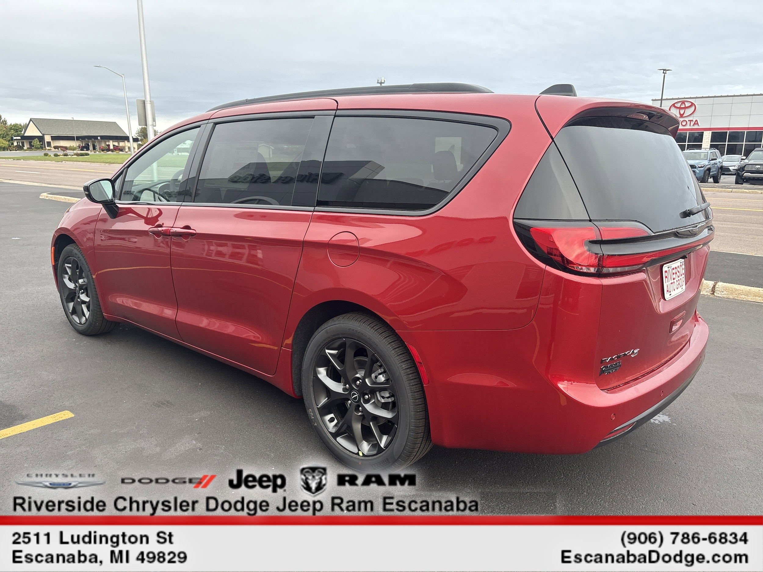 2026 Chrysler Pacifica Select - Photo 6