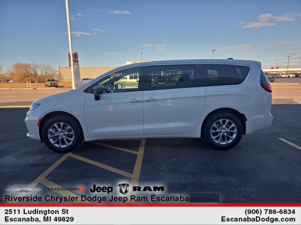 New 2026 Chrysler Pacifica Select Passenger Van