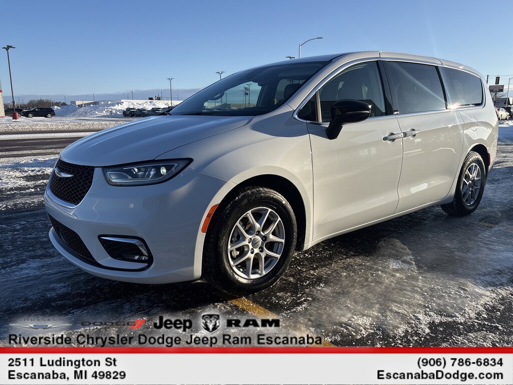 Used 2024 Chrysler Pacifica Touring L Touring L FWD