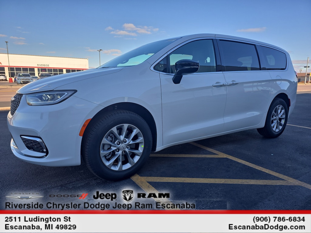 New 2026 Chrysler Pacifica Select Passenger Van