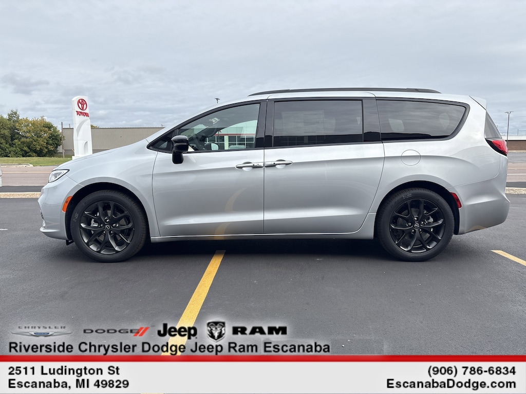 New 2026 Chrysler Pacifica Select Passenger Van