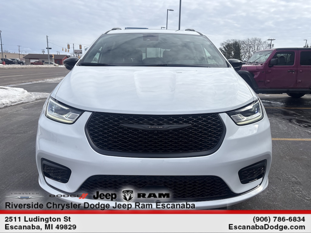 New 2026 Chrysler Pacifica Limited Passenger Van