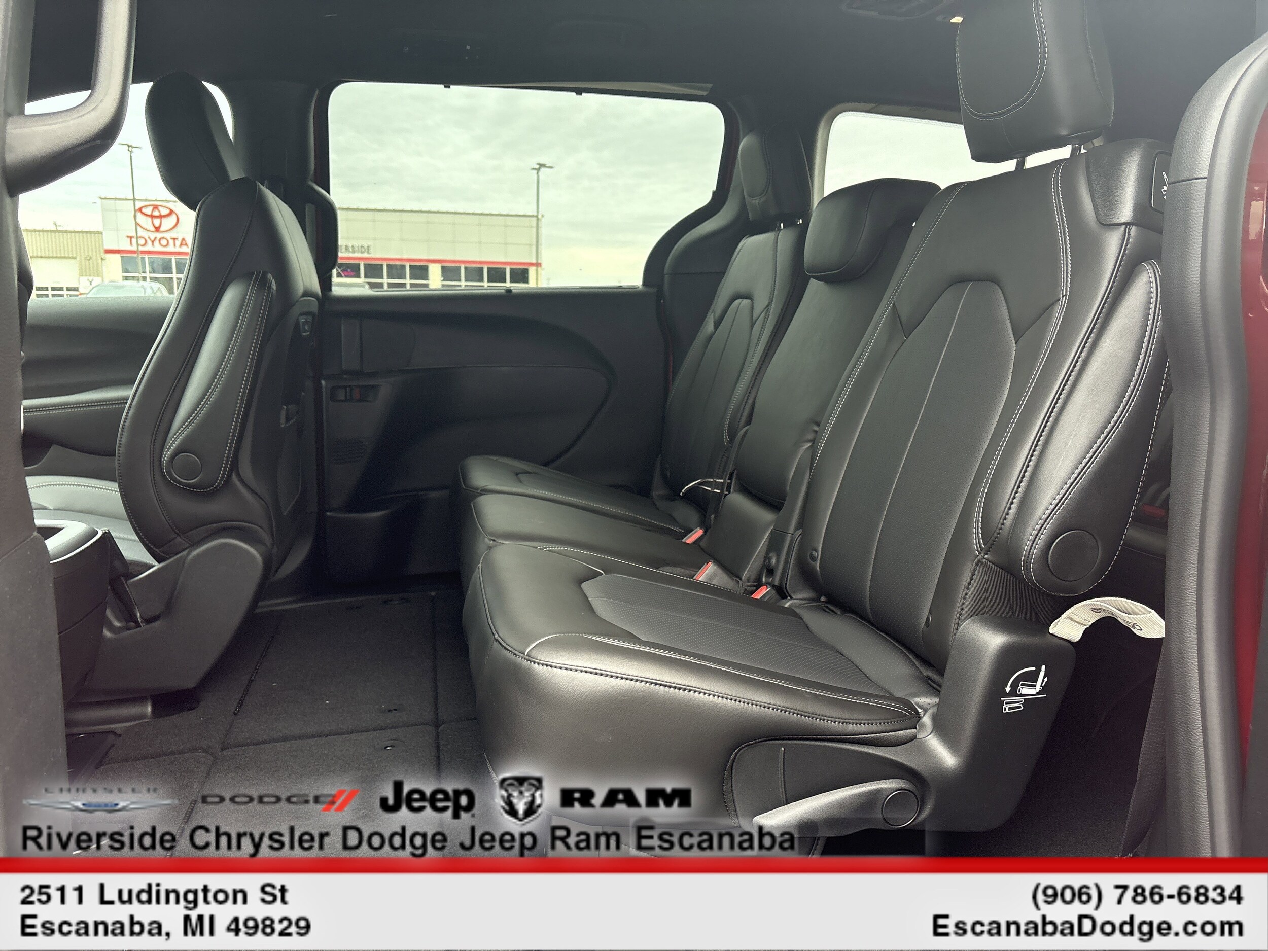 2026 Chrysler Pacifica Select - Photo 24