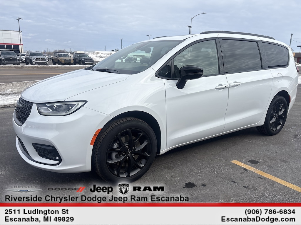 New 2026 Chrysler Pacifica Limited Passenger Van