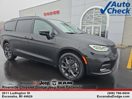 2026 Chrysler Pacifica Limited Passenger Van
