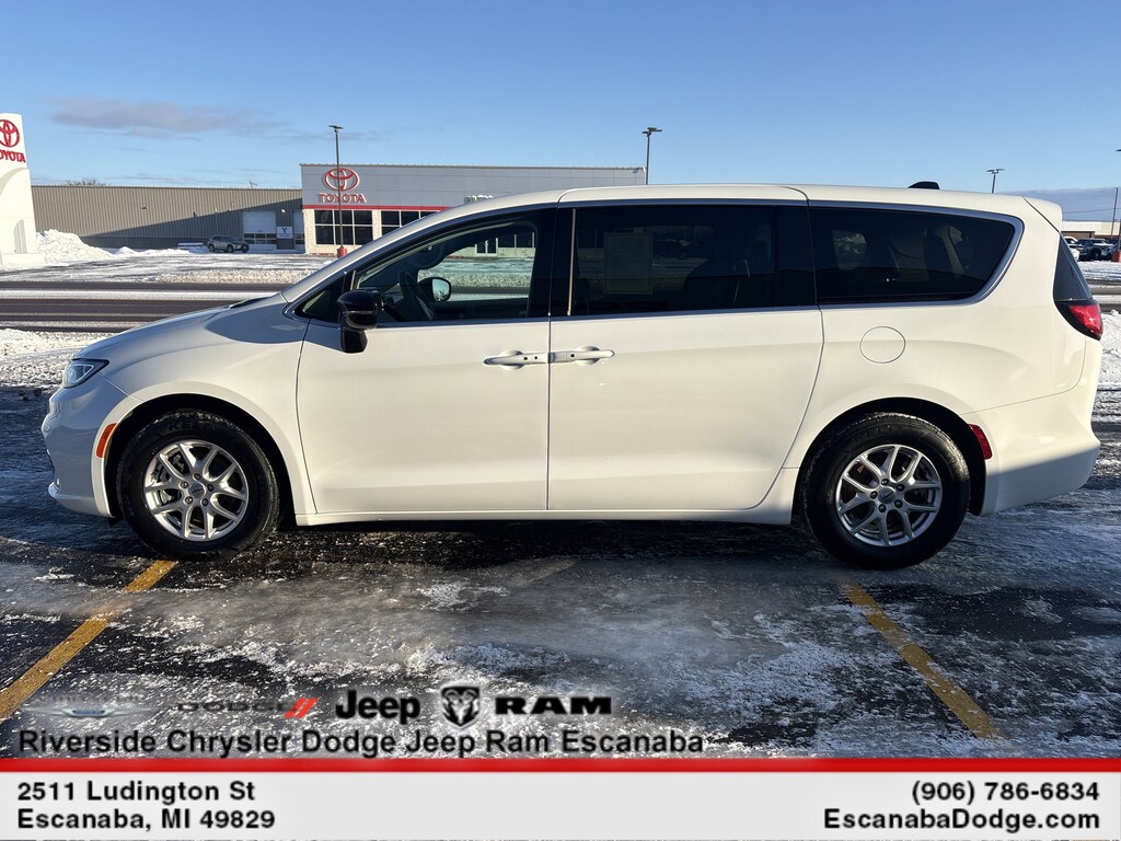 Used 2024 Chrysler Pacifica Touring L Touring L FWD