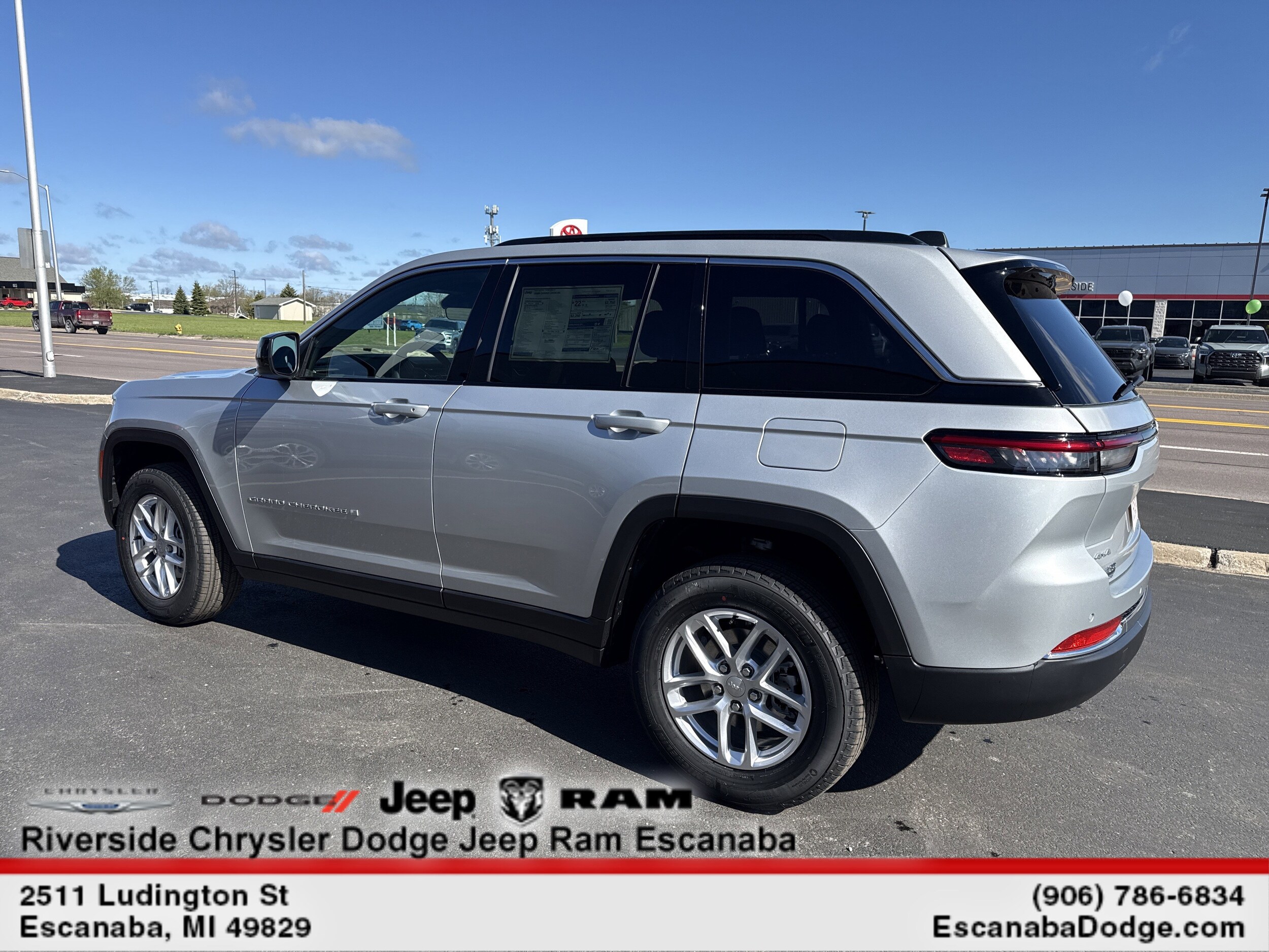 2026 Jeep Grand Cherokee Laredo - Photo 6