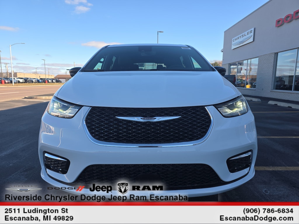 New 2026 Chrysler Pacifica Select Passenger Van