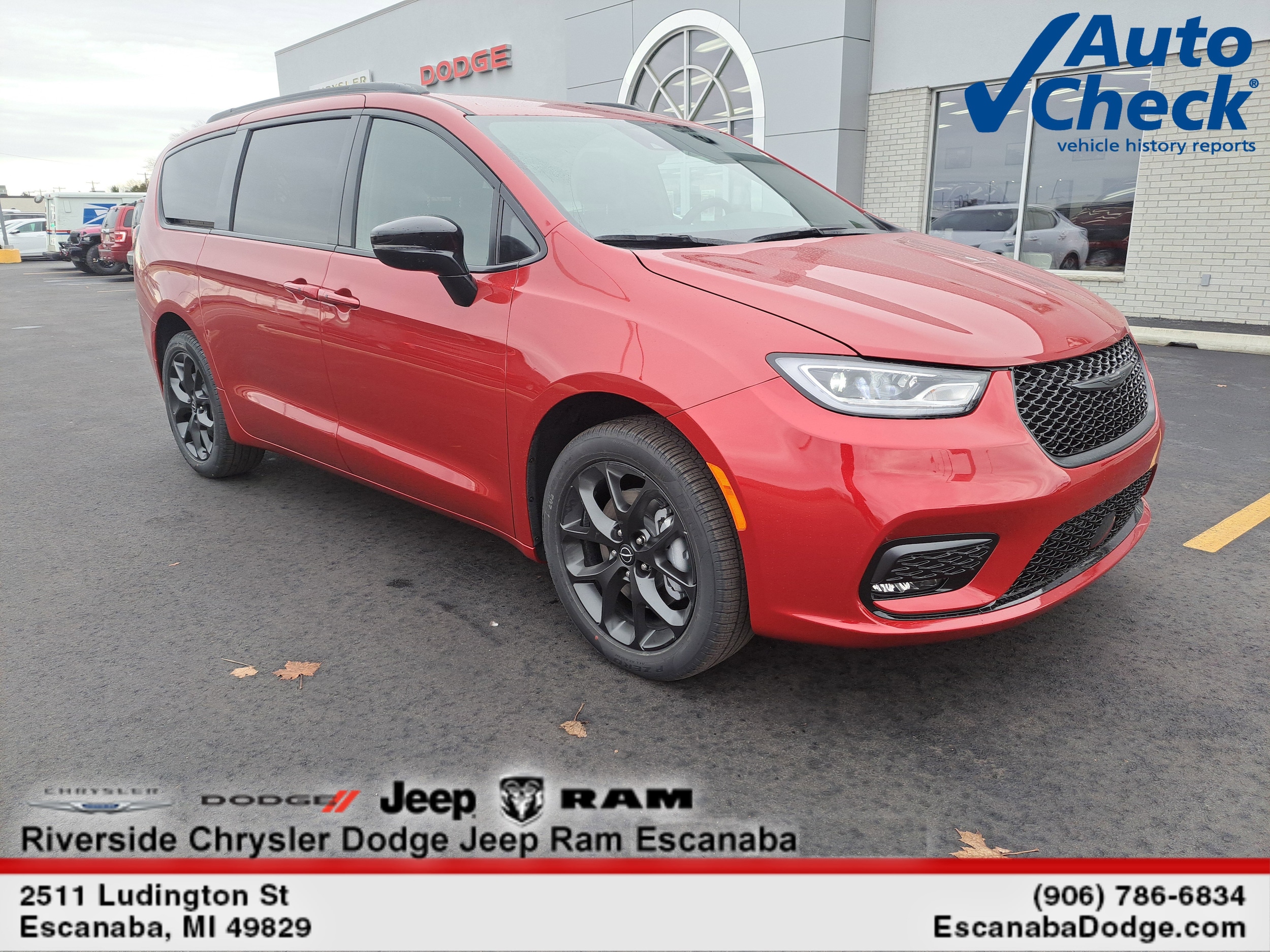 2026 Chrysler Pacifica Select's photo