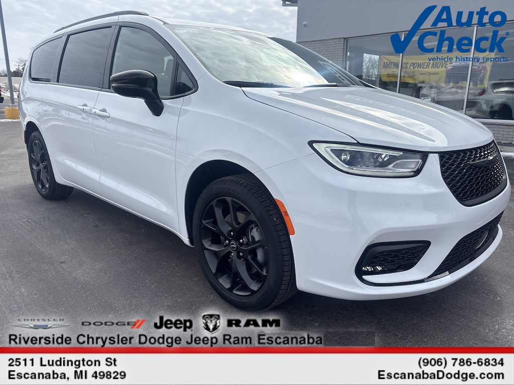 New 2026 Chrysler Pacifica Limited Passenger Van