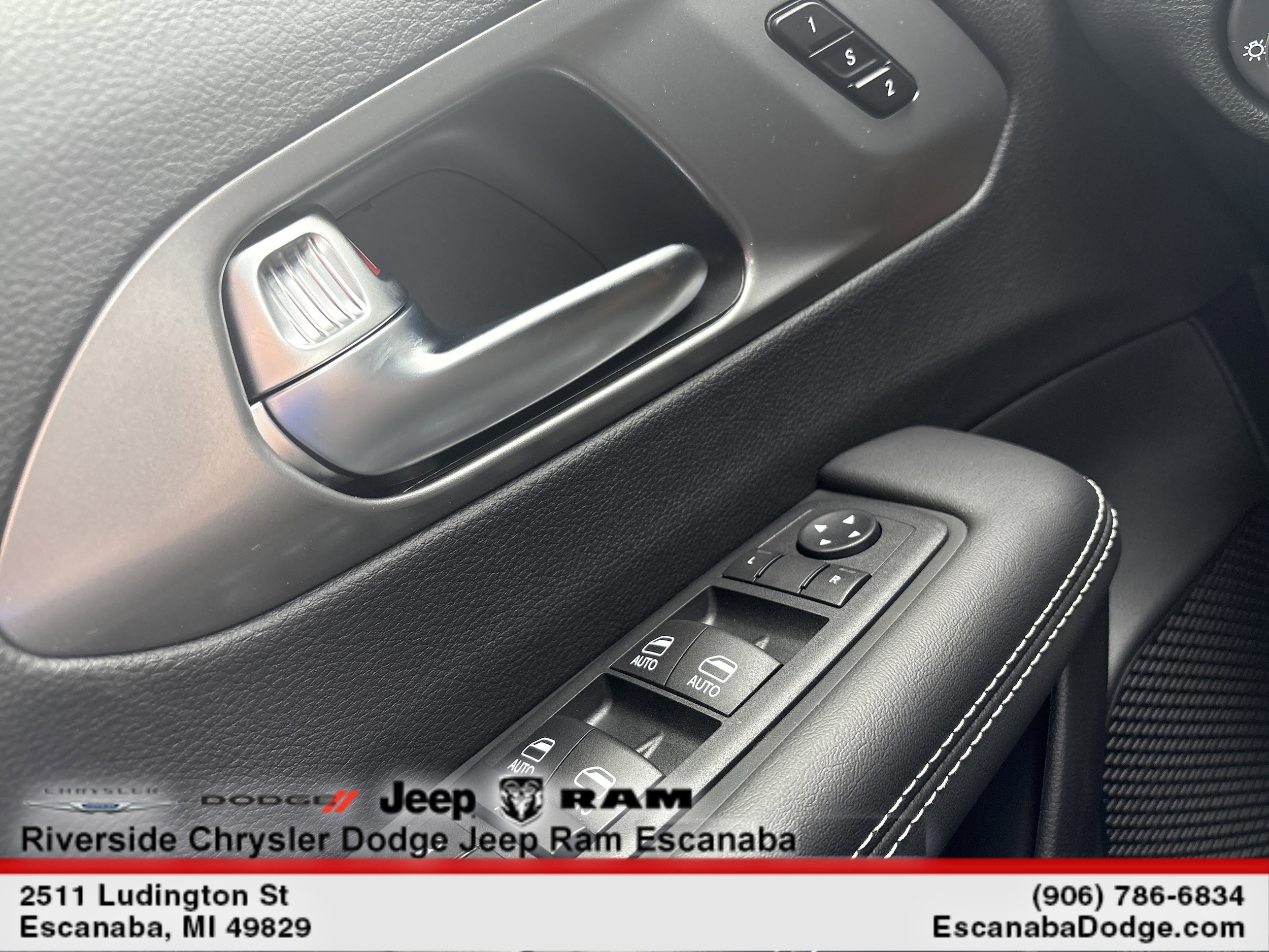 2026 Chrysler Pacifica Select - Photo 23