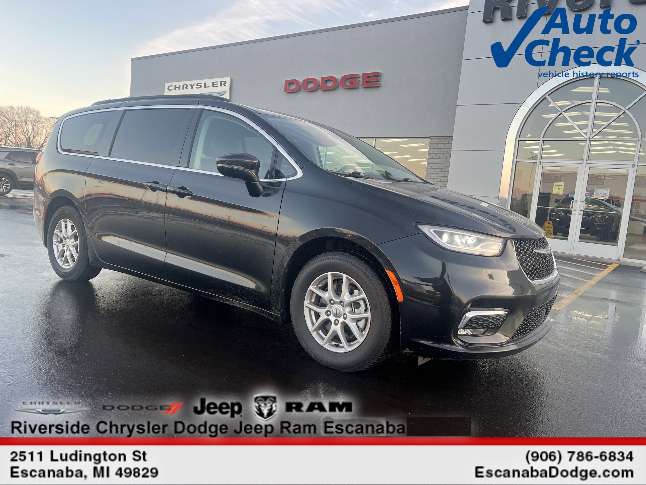 2022 Chrysler Pacifica Touring L's photo