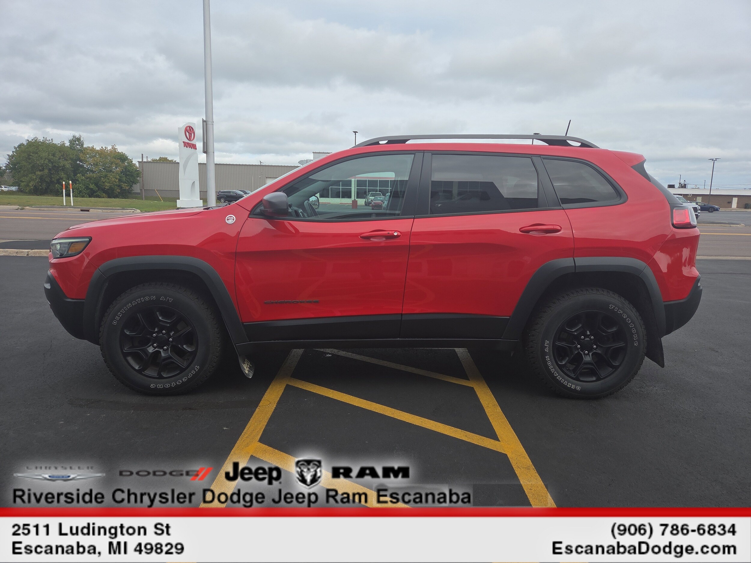 2019 Jeep Cherokee Trailhawk photo 3