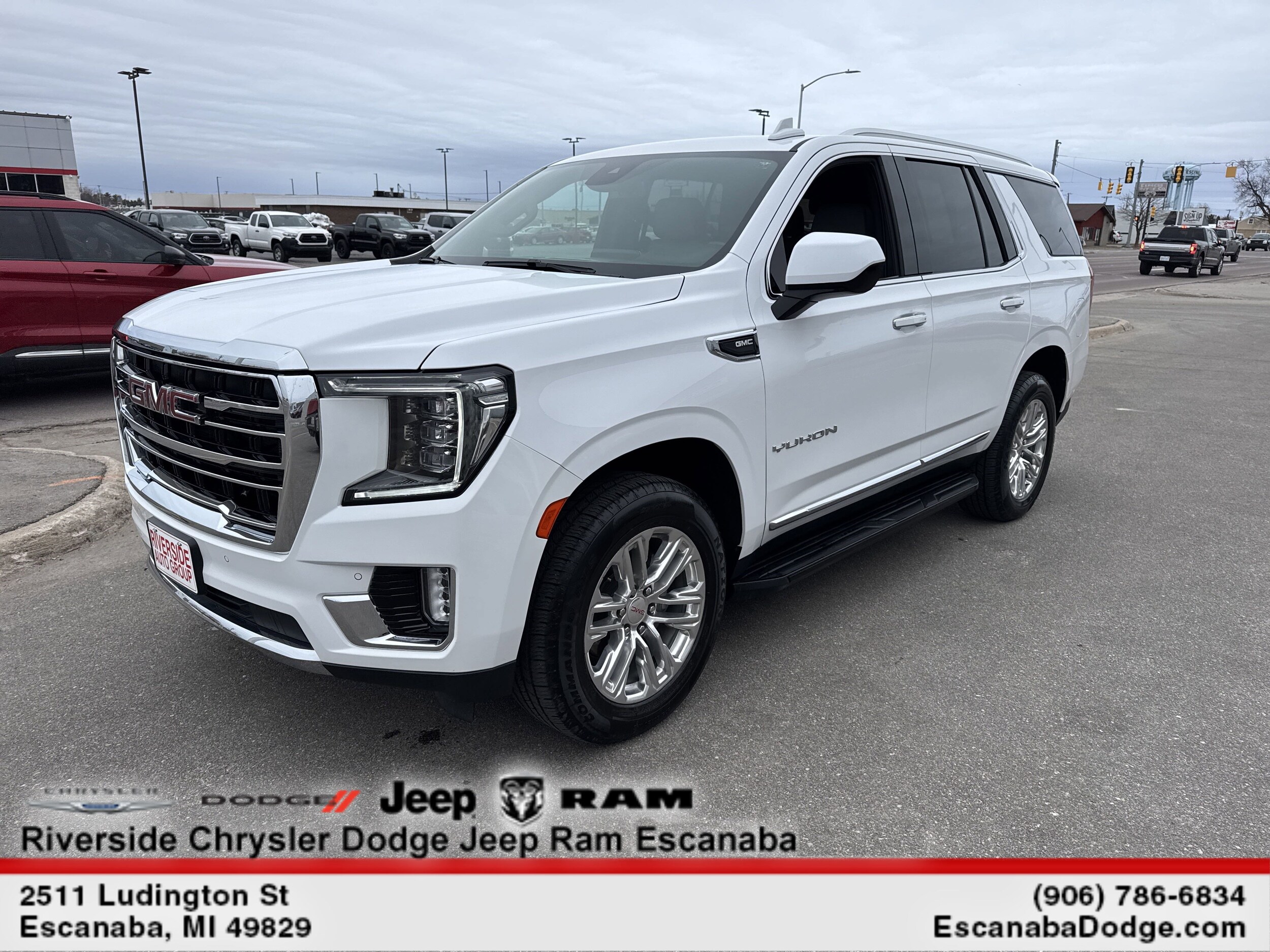 2023 Gmc Yukon SLT photo 2