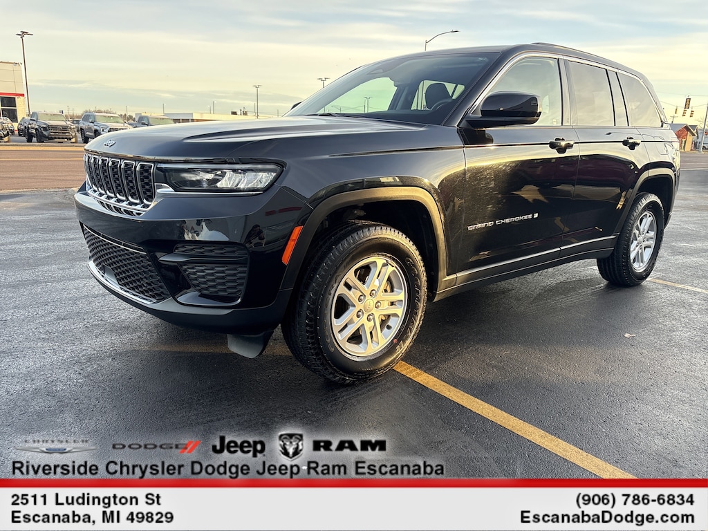 Used 2023 Jeep Grand Cherokee Laredo SUV
