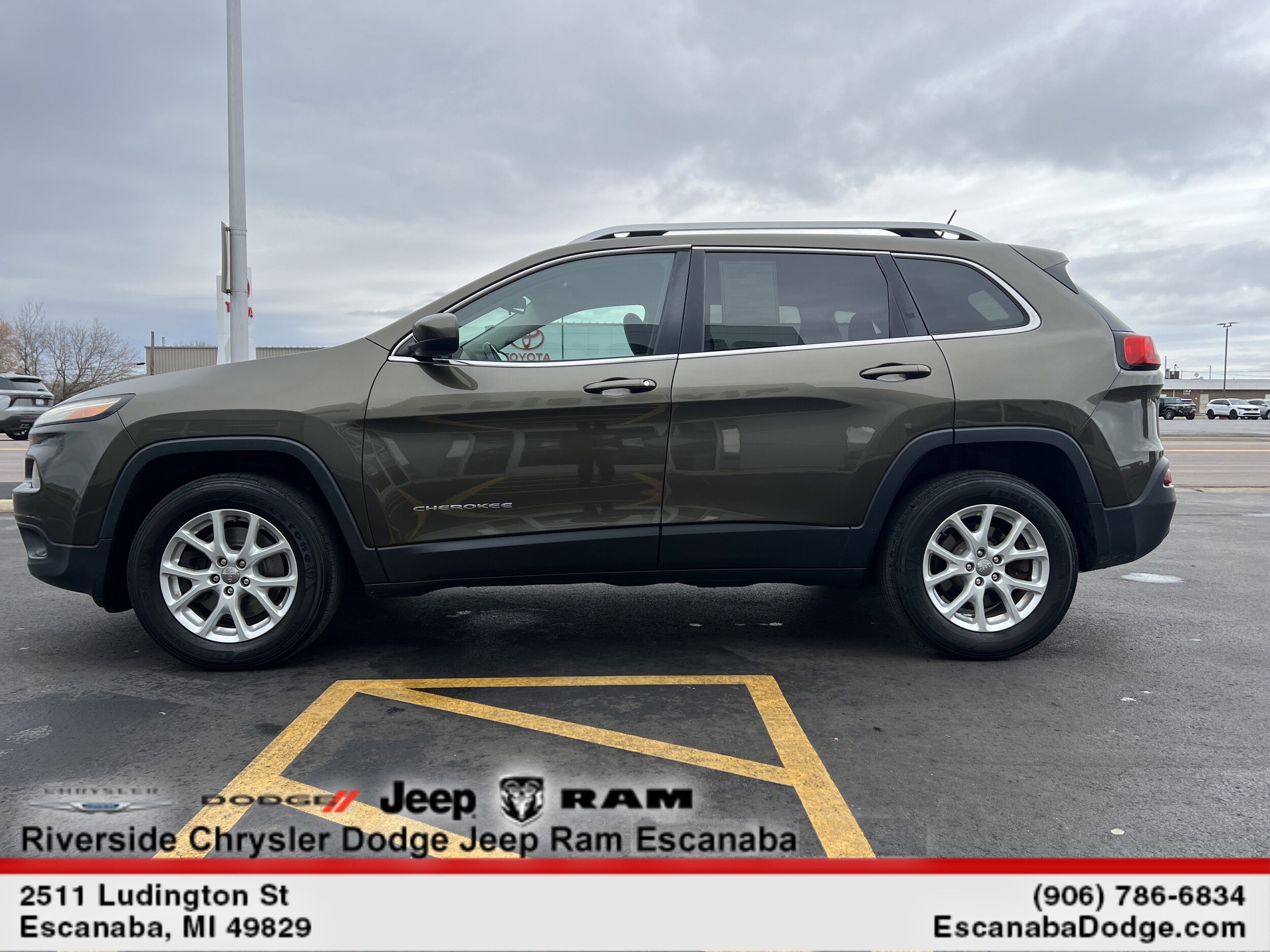 2014 Jeep Cherokee Latitude photo 2
