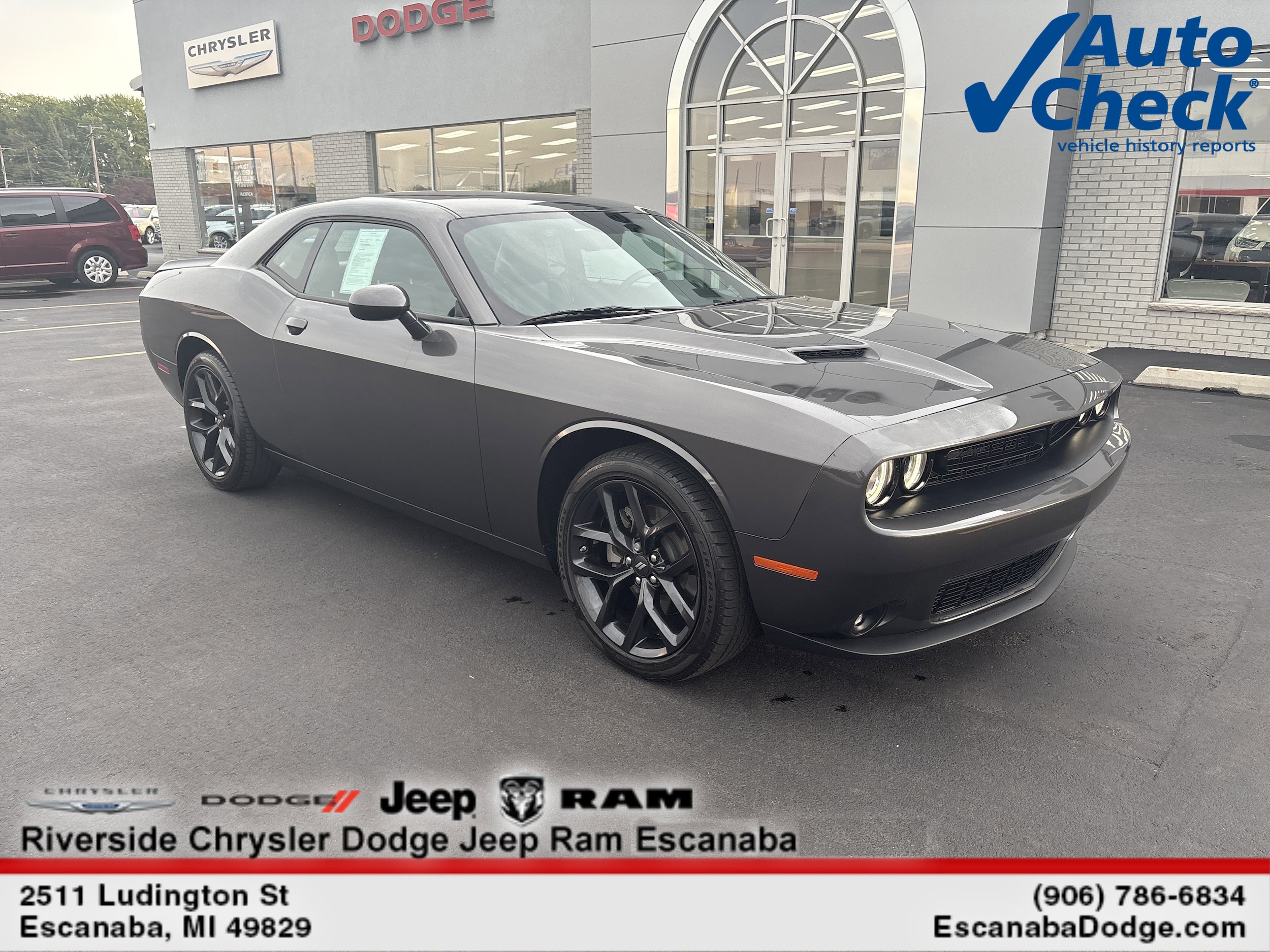2022 Dodge Challenger SXT's photo