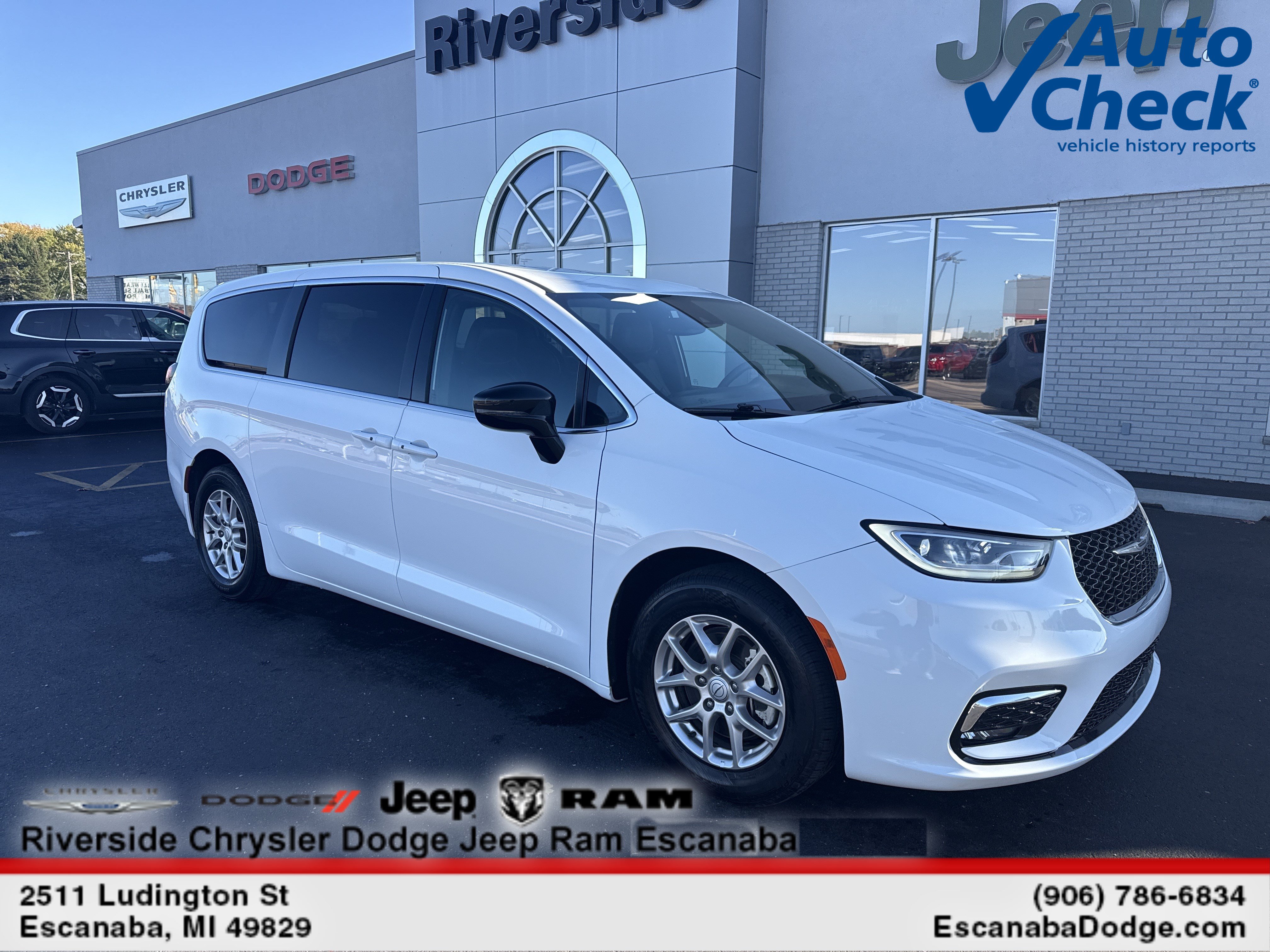 2025 Chrysler Pacifica Select