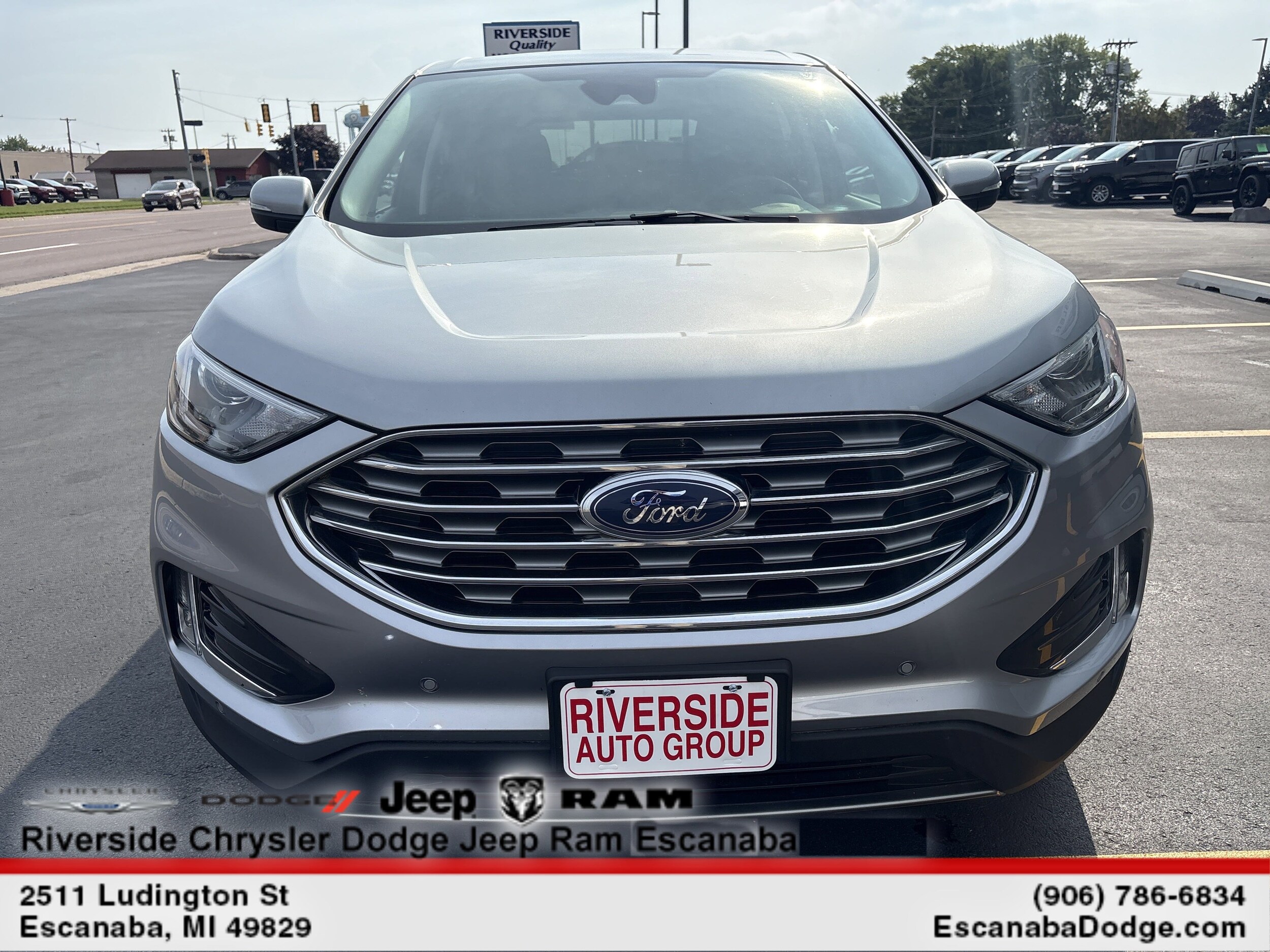 2024 Ford Edge Titanium photo 2