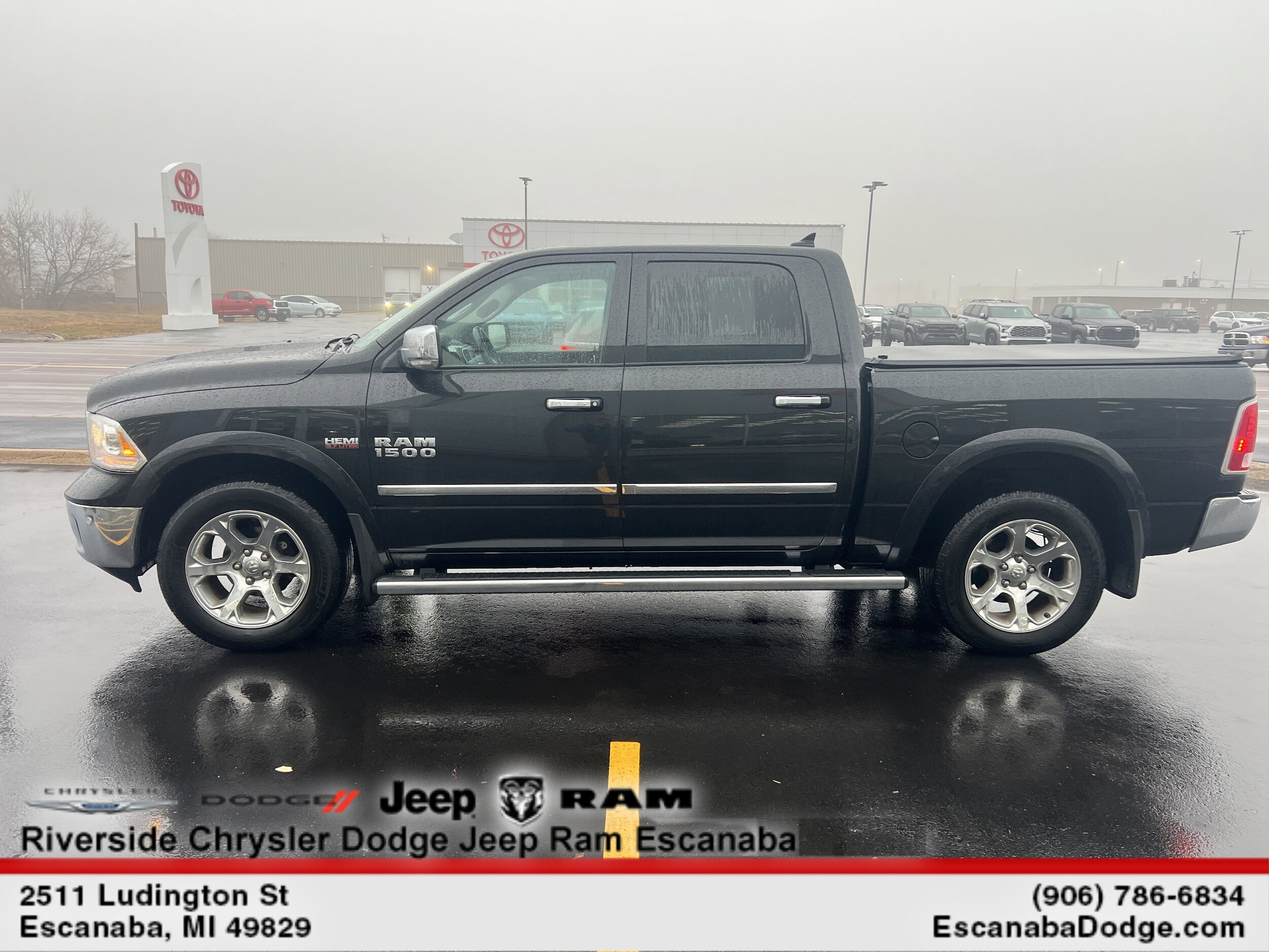 2017 Ram 1500 Laramie photo 2