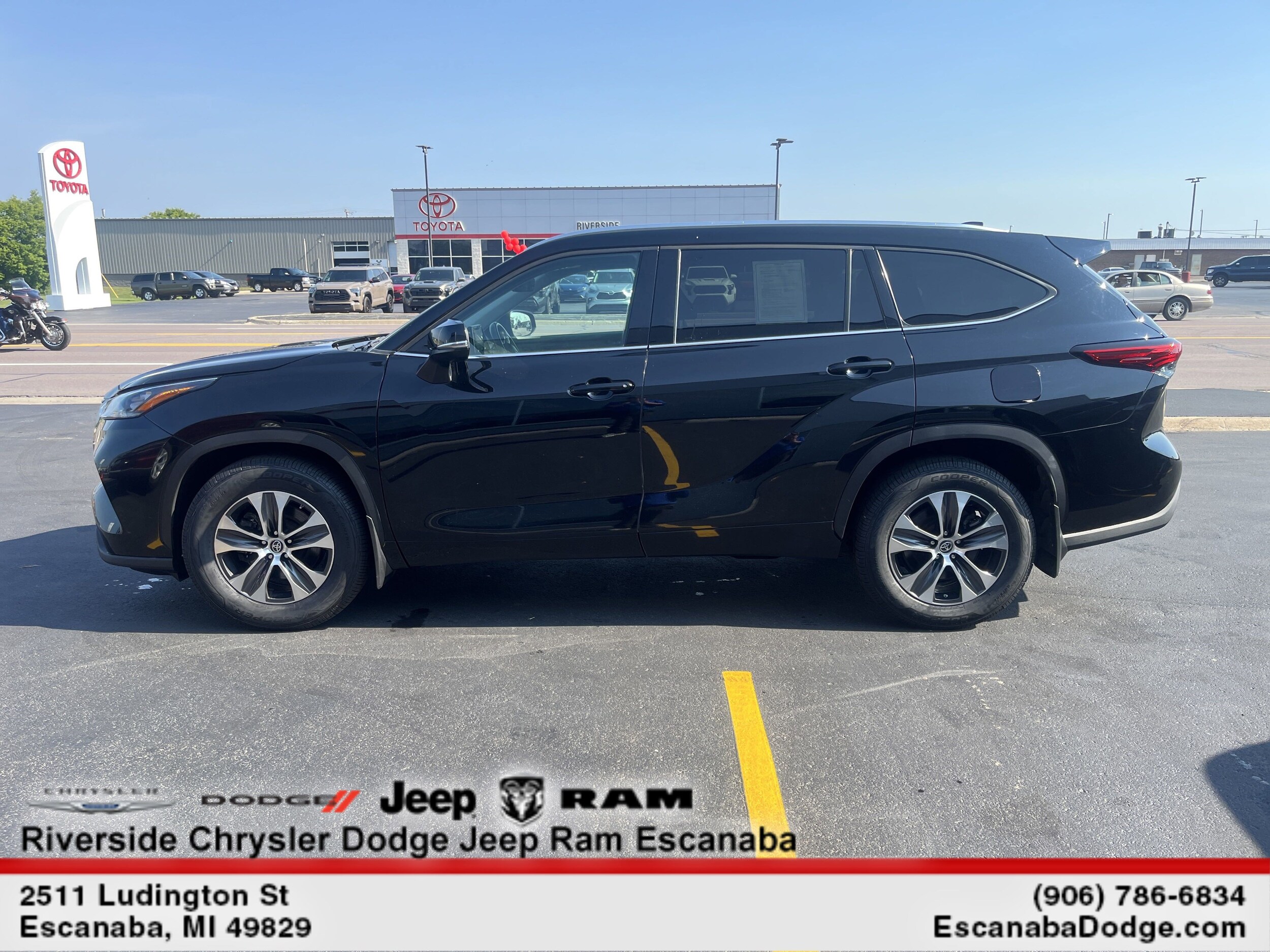 2021 Toyota Highlander XLE photo 4