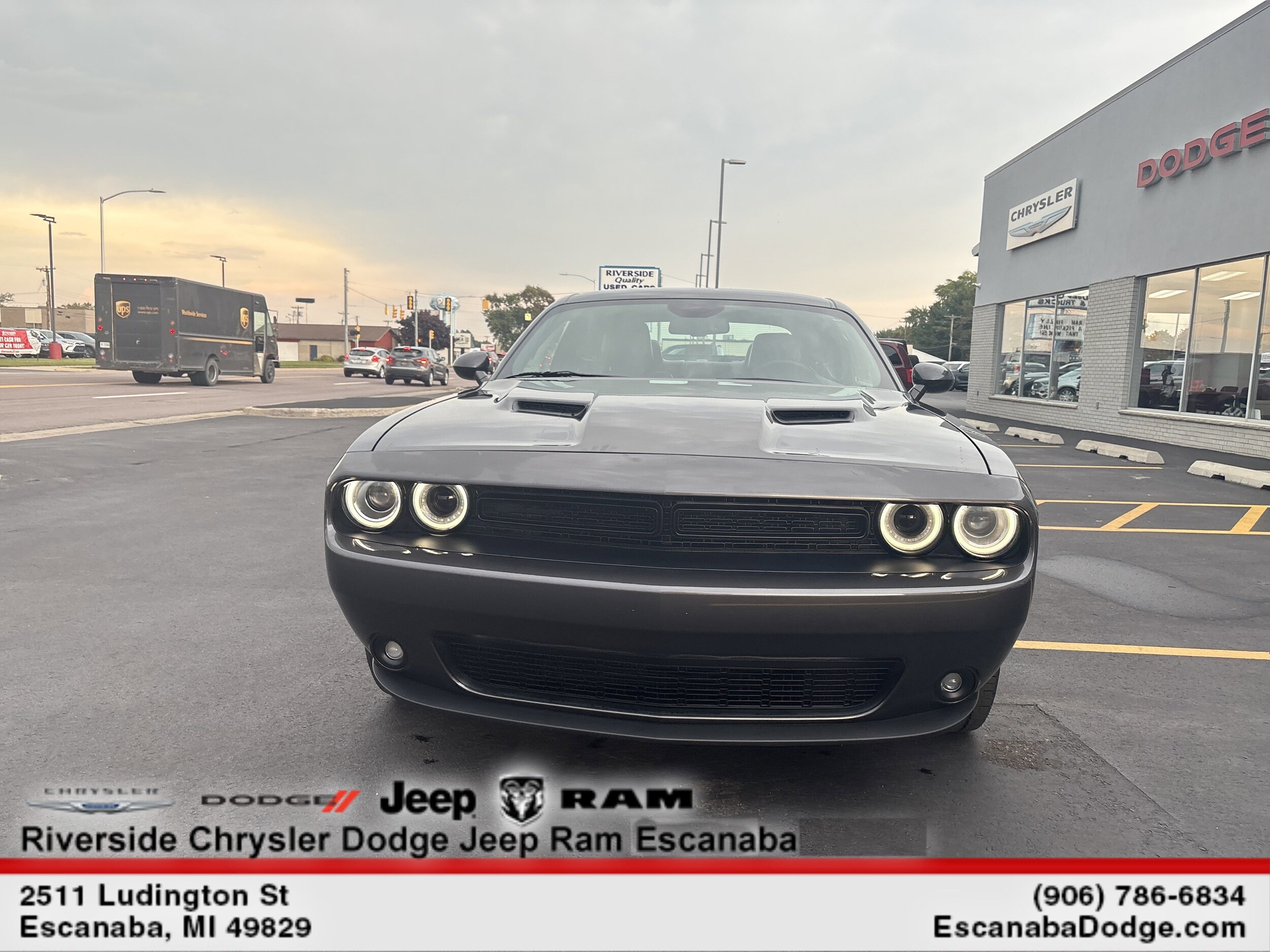 2022 Dodge Challenger SXT photo 2