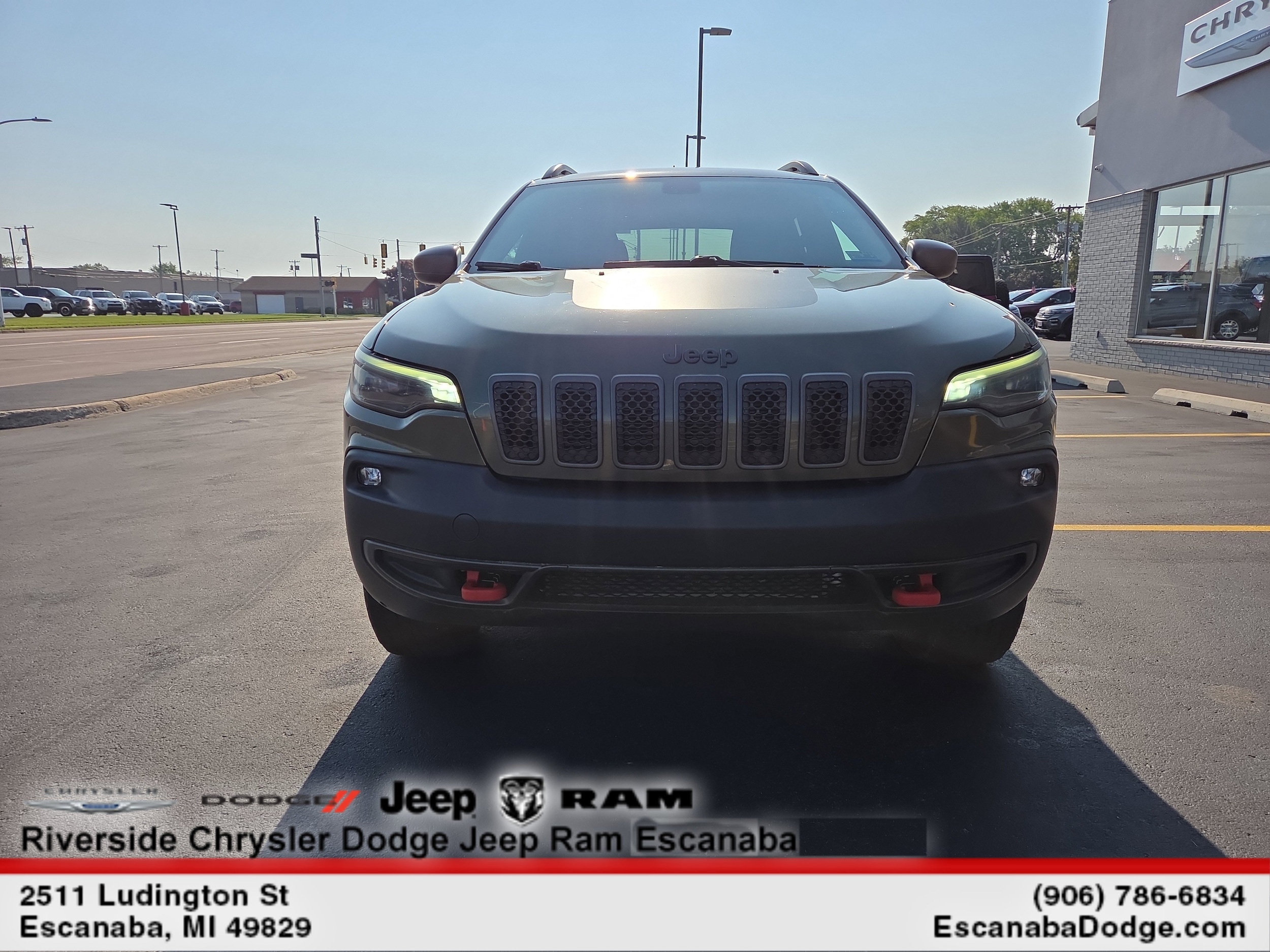 Certified 2019 Jeep Cherokee Trailhawk with VIN 1C4PJMBX0KD433021 for sale in Marinette, WI