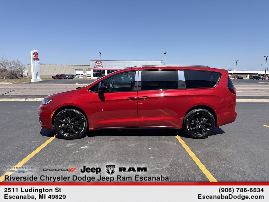 Used 2024 Chrysler Pacifica Touring L Van Passenger Van
