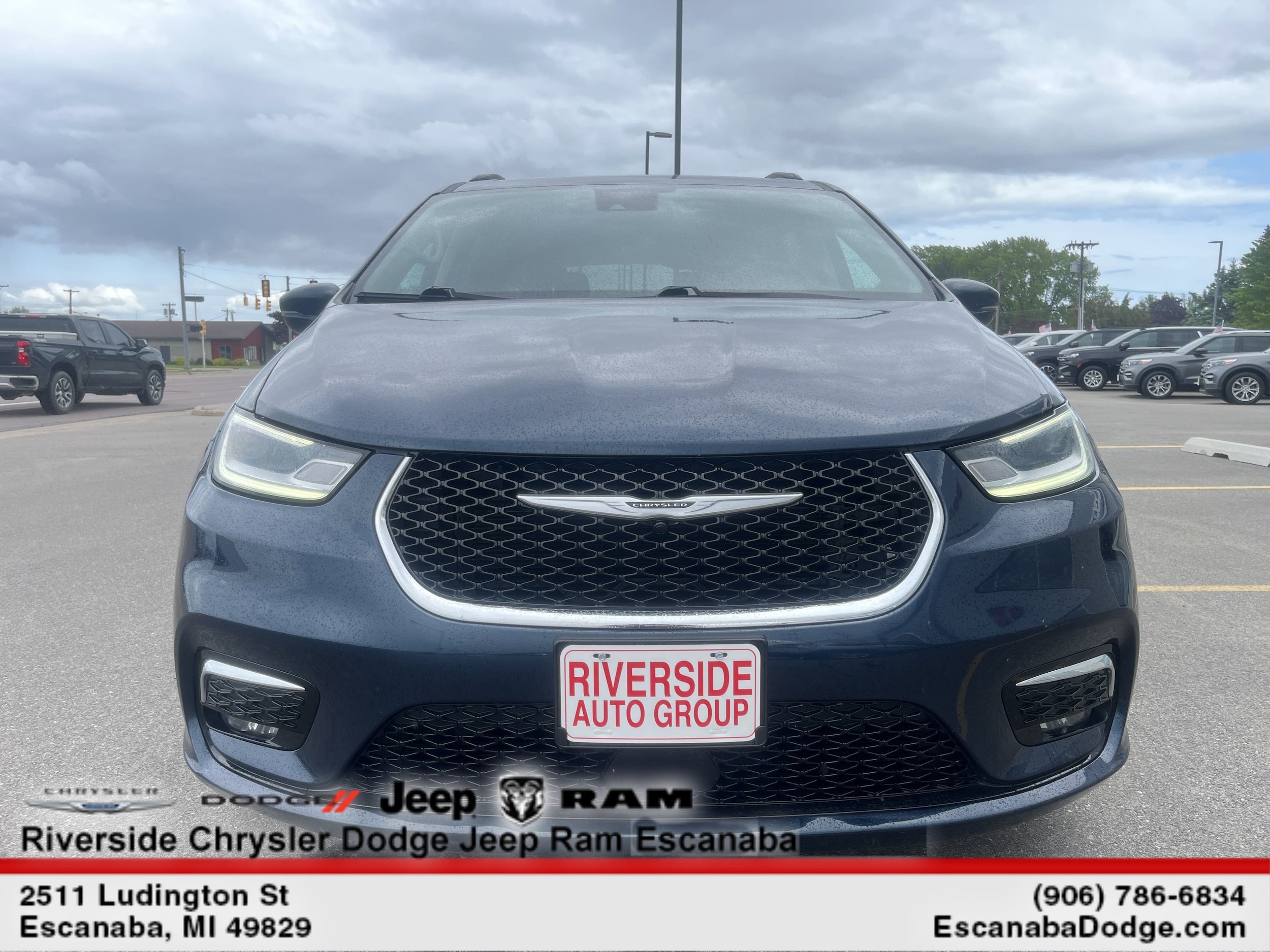 Certified 2022 Chrysler Pacifica Touring L with VIN 2C4RC1BG9NR233676 for sale in Escanaba, MI