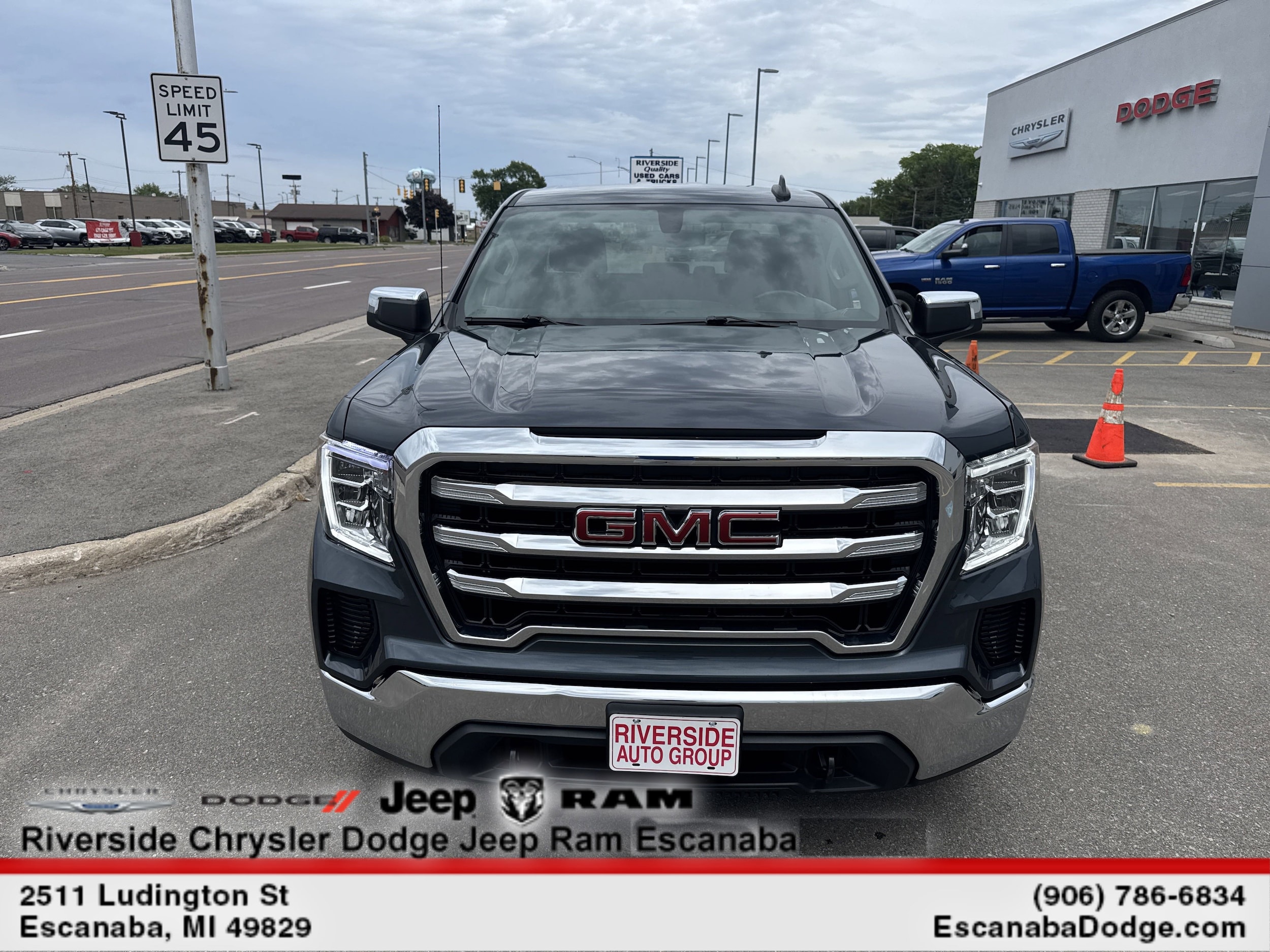 Used 2021 GMC Sierra 1500 SLE with VIN 1GTV9BET5MZ153176 for sale in Iron Mountain, MI