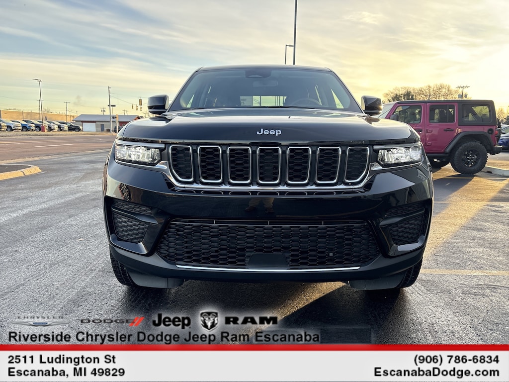 Used 2023 Jeep Grand Cherokee Laredo SUV