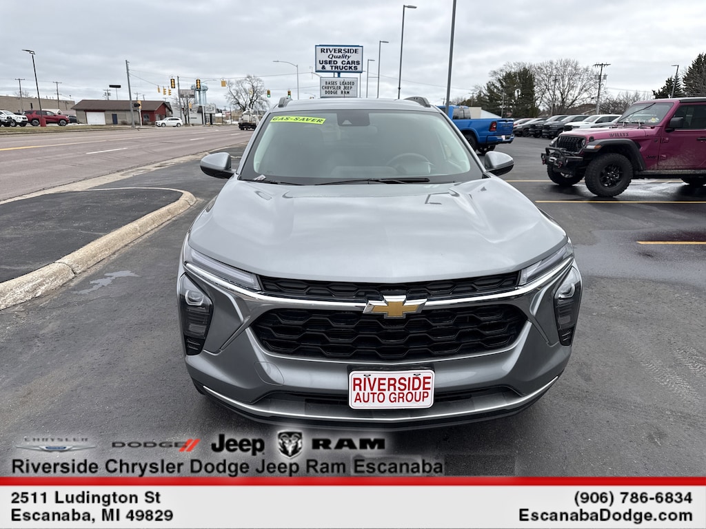 Used 2025 Chevrolet Trax LT SUV