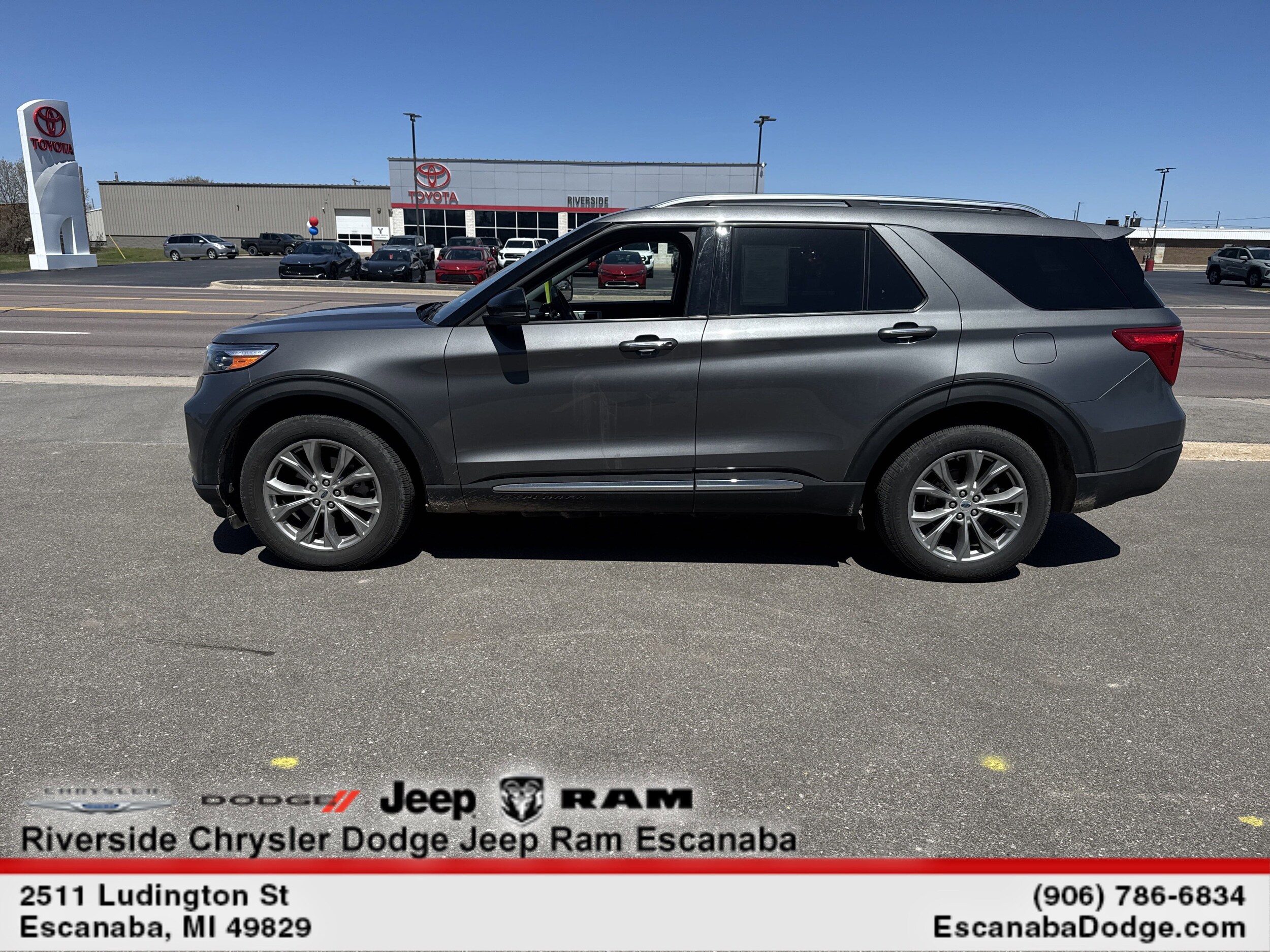 2023 Ford Explorer Limited photo 2