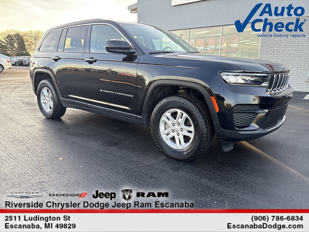 Used 2023 Jeep Grand Cherokee Laredo SUV