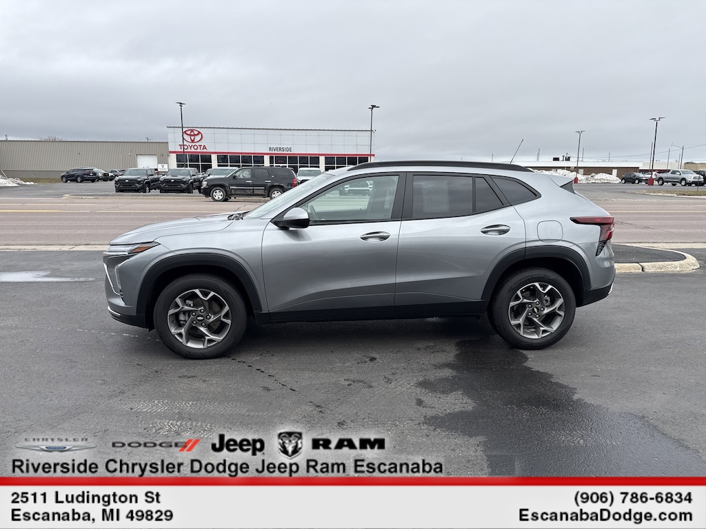 Used 2025 Chevrolet Trax LT SUV