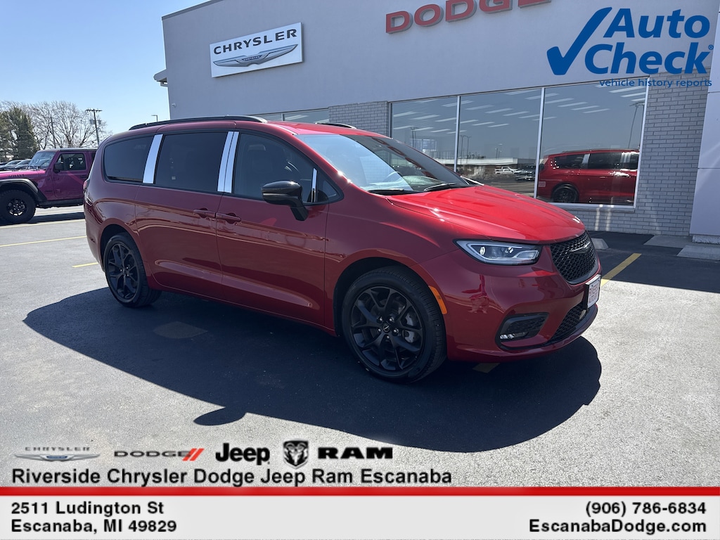 Used 2024 Chrysler Pacifica Touring L Van Passenger Van