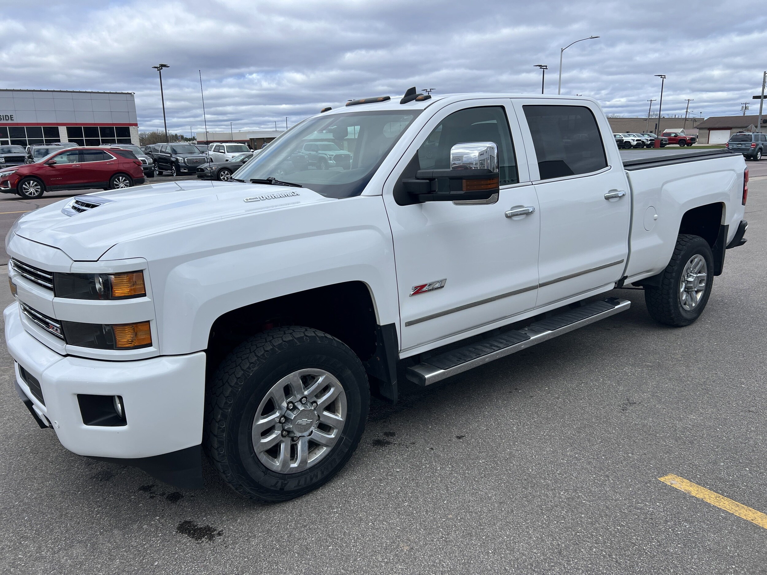 2017 Chevrolet Silverado 3500HD LTZ photo 3