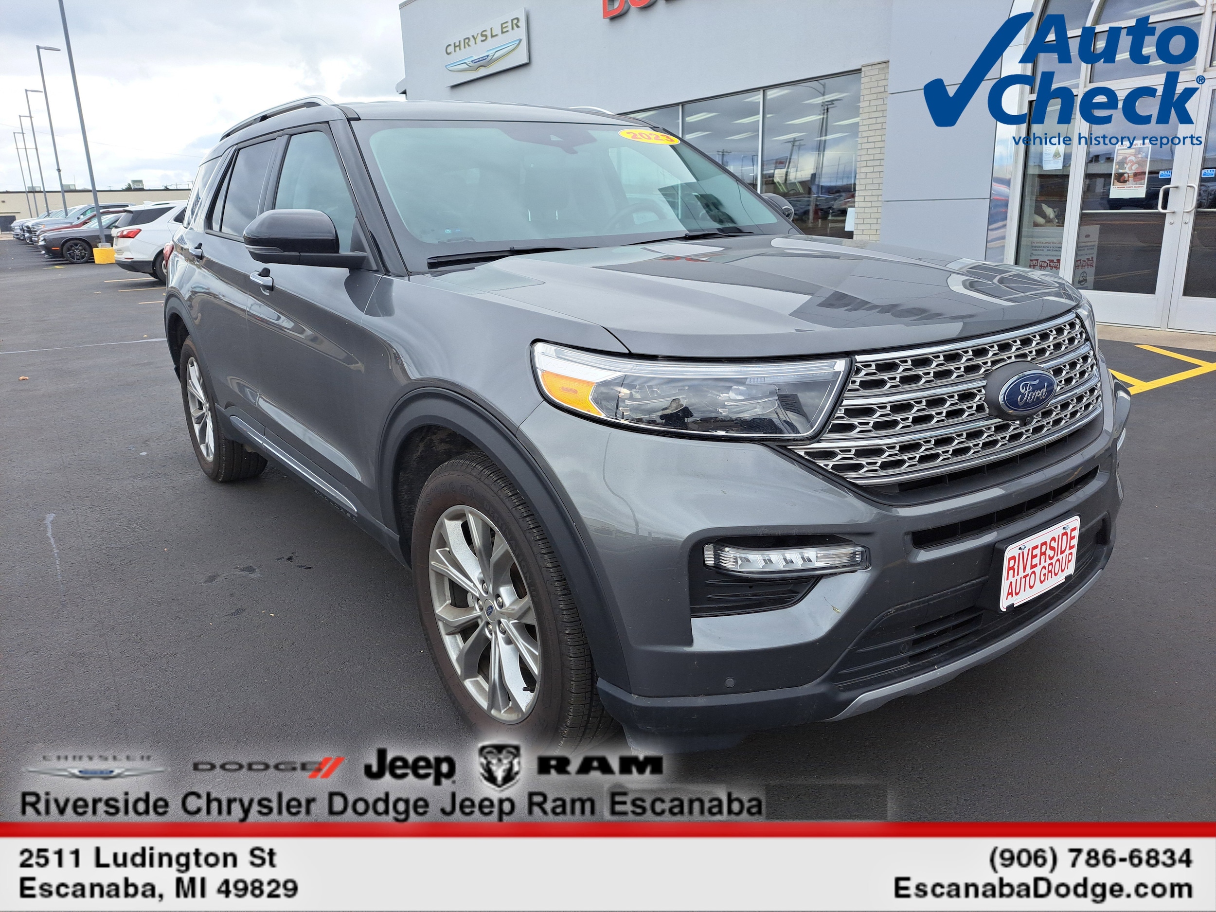 2023 Ford Explorer Limited's photo