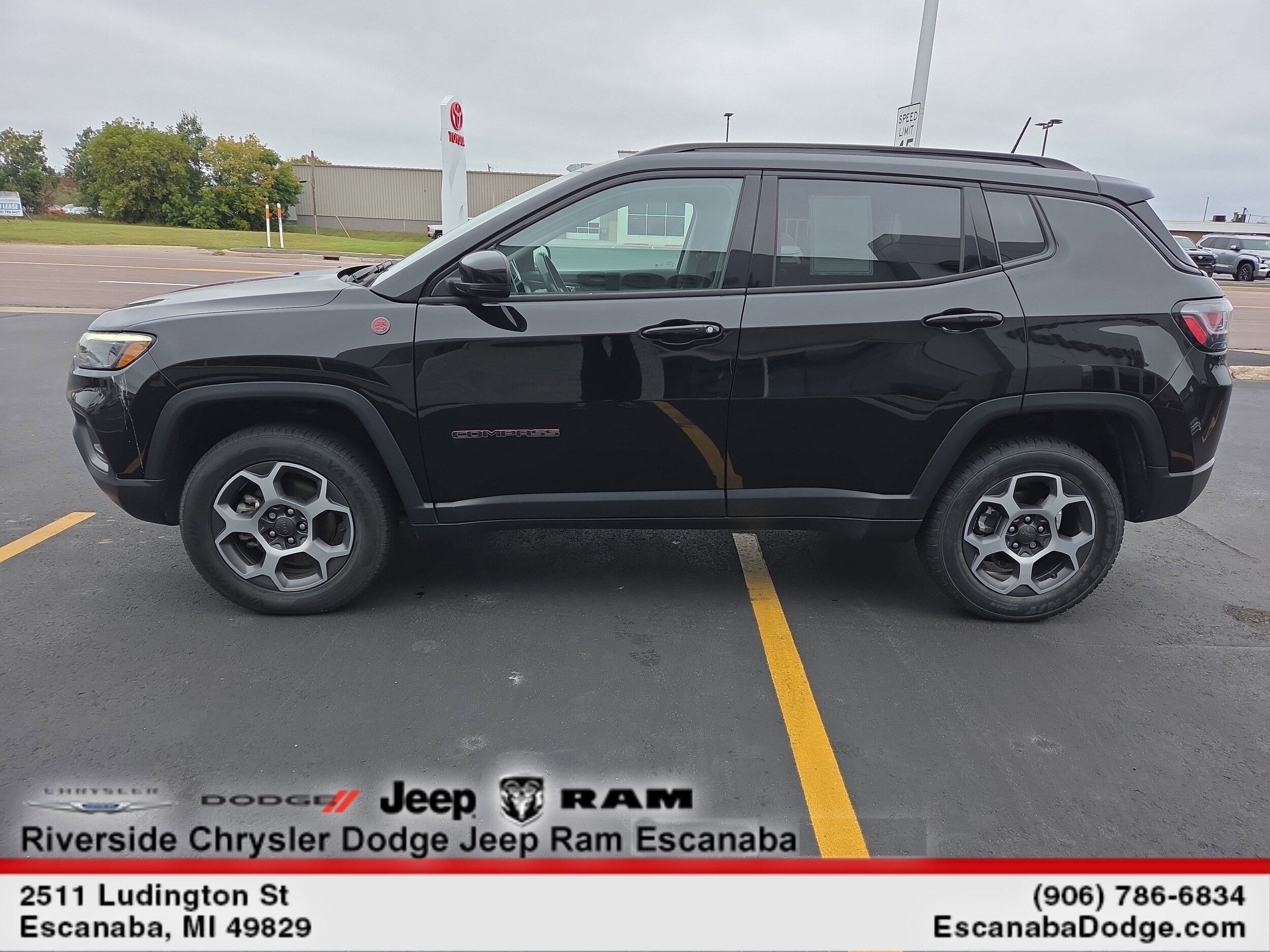 2022 Jeep Compass Trailhawk photo 2