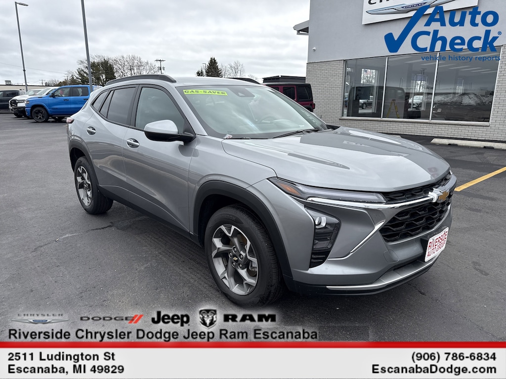 Used 2025 Chevrolet Trax LT SUV