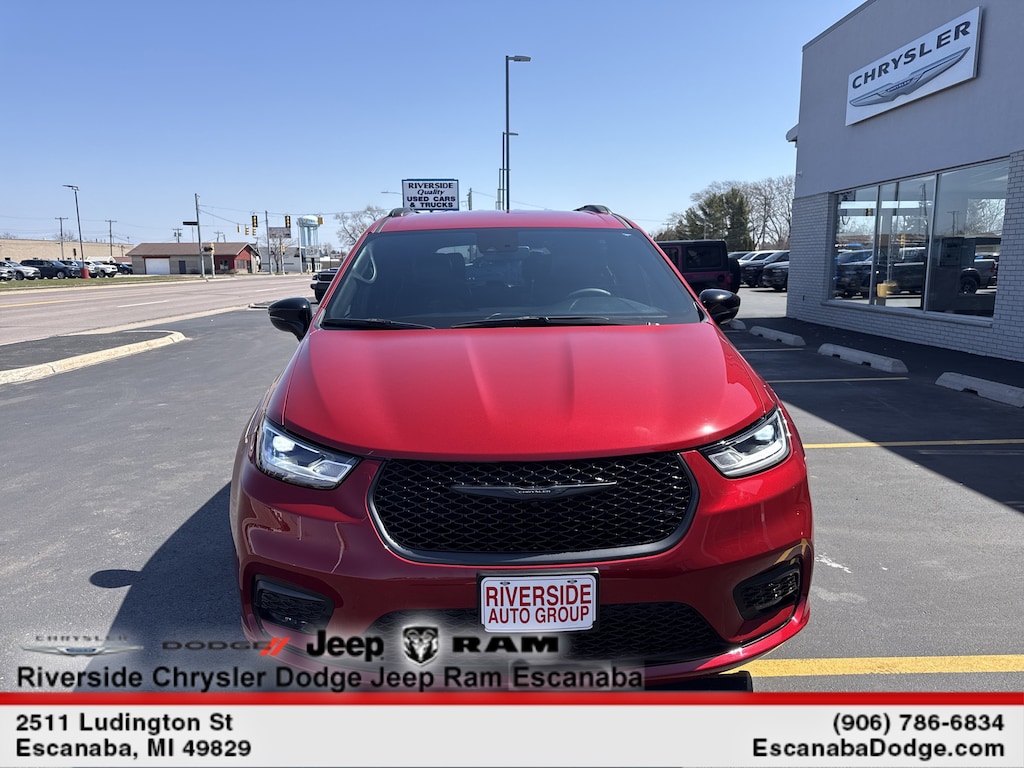 Used 2024 Chrysler Pacifica Touring L Van Passenger Van