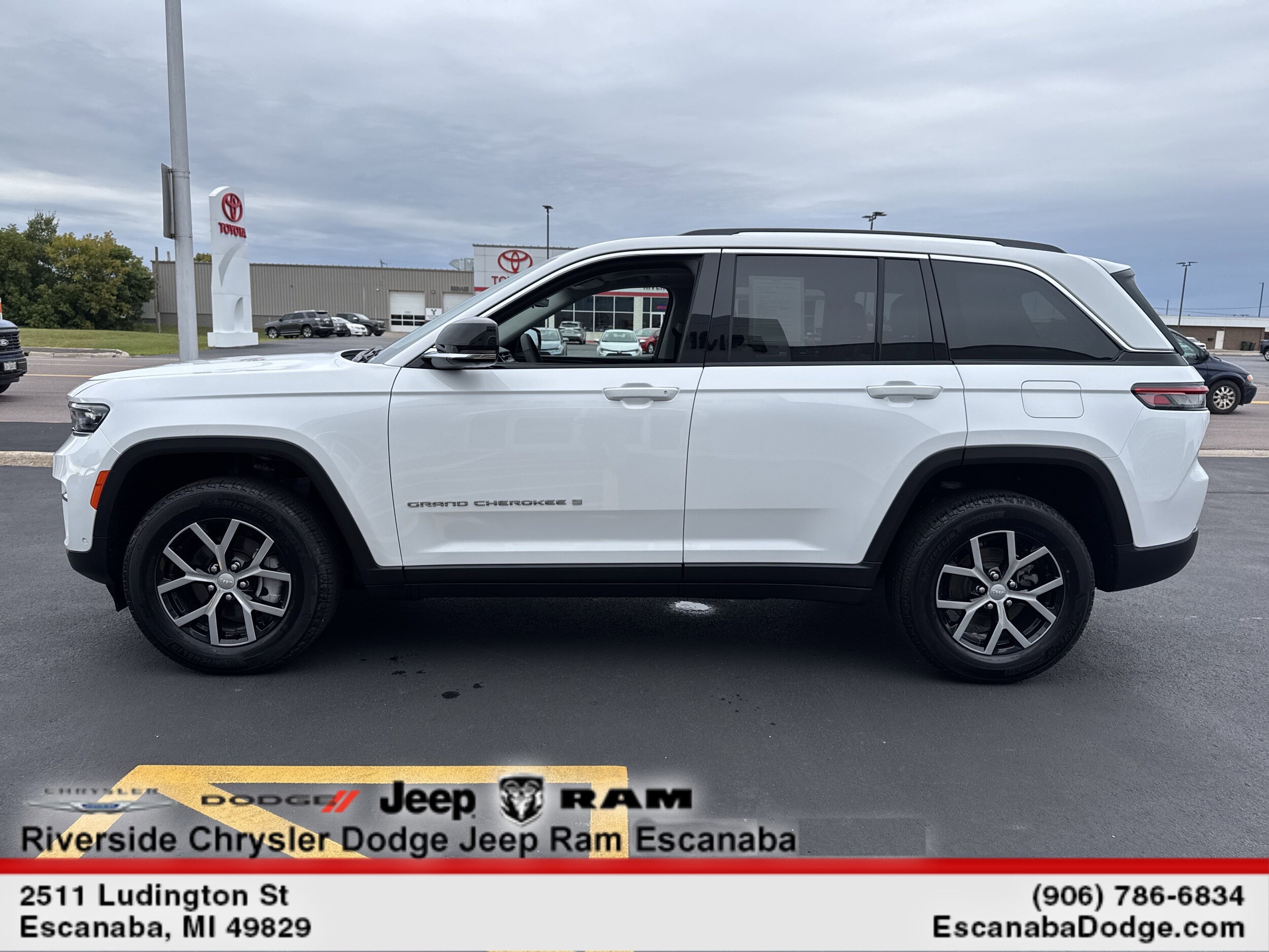 2024 Jeep Grand Cherokee Limited photo 3