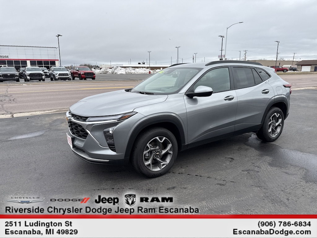 Used 2025 Chevrolet Trax LT SUV