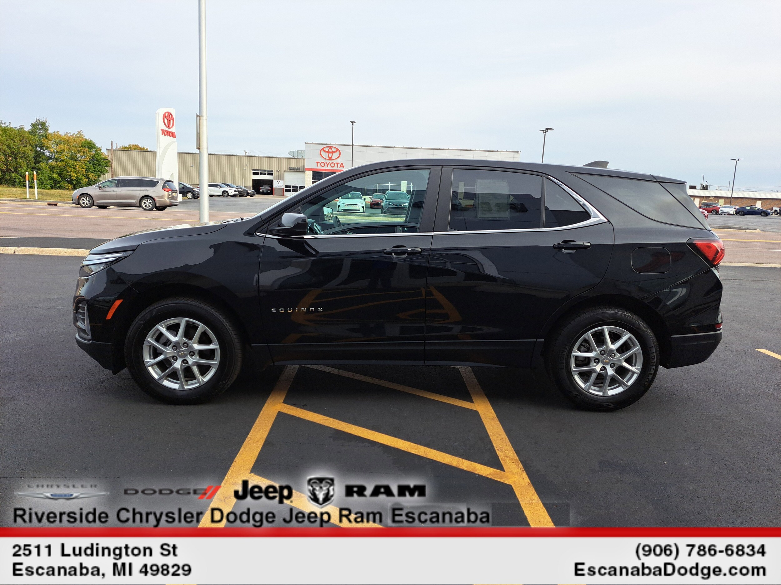 2023 Chevrolet Equinox photo 2