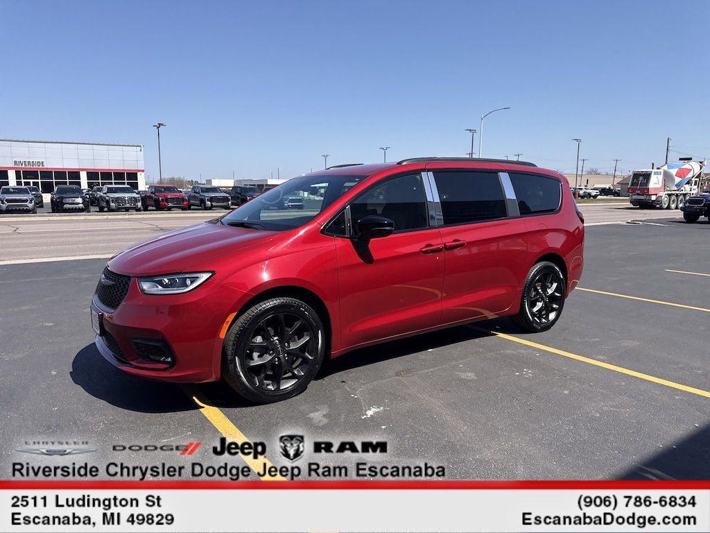 Used 2024 Chrysler Pacifica Touring L Van Passenger Van