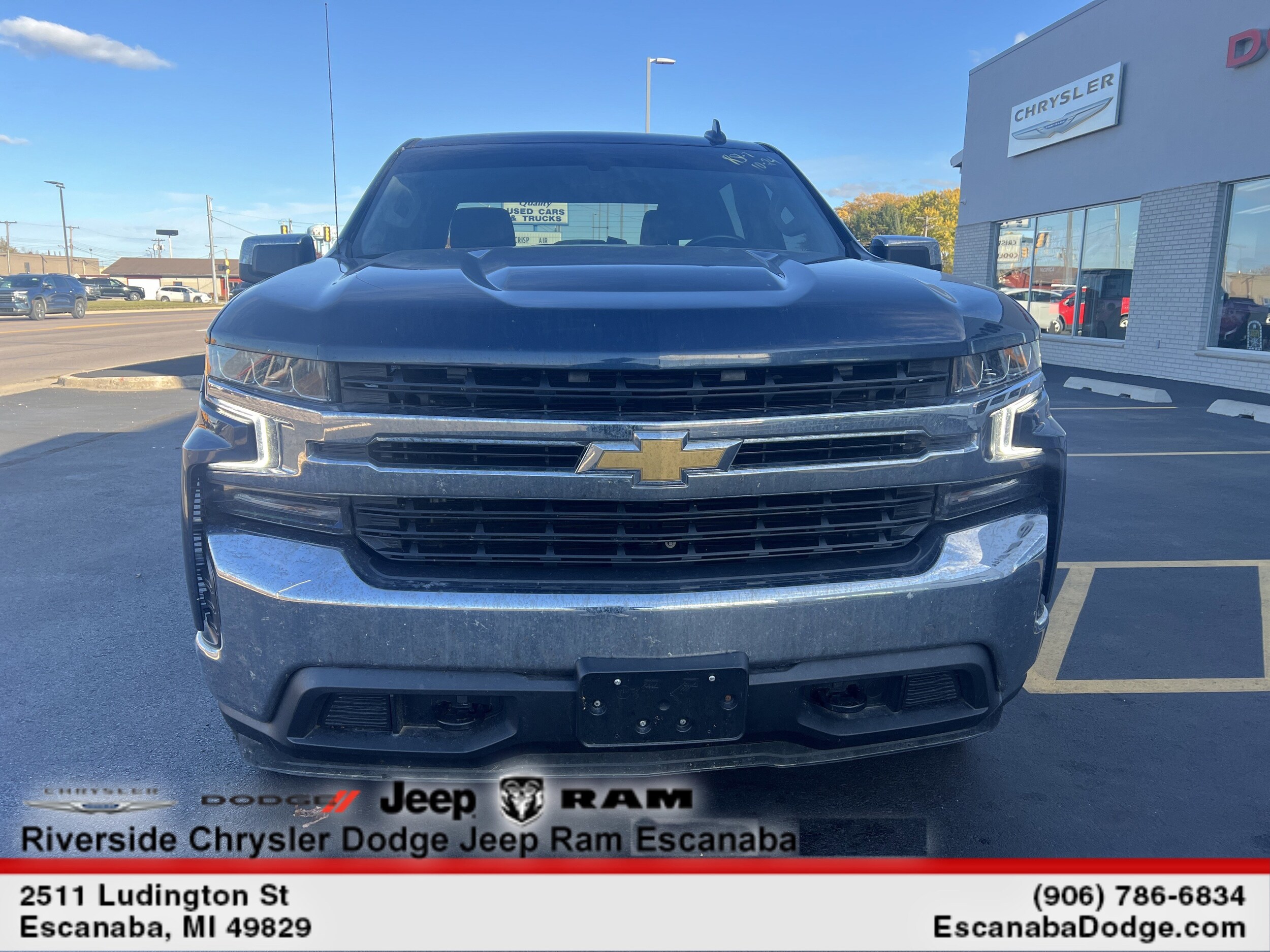 2021 Chevrolet Silverado 1500 LT photo 2