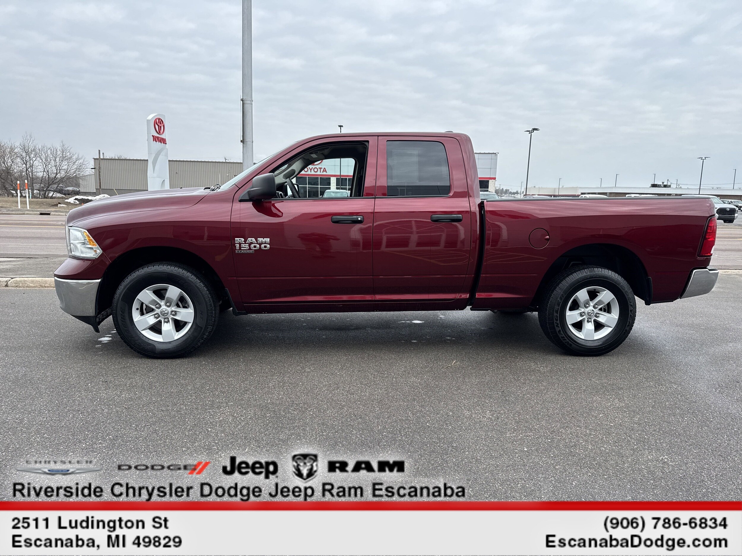 2024 Ram 1500 Classic SLT photo 4