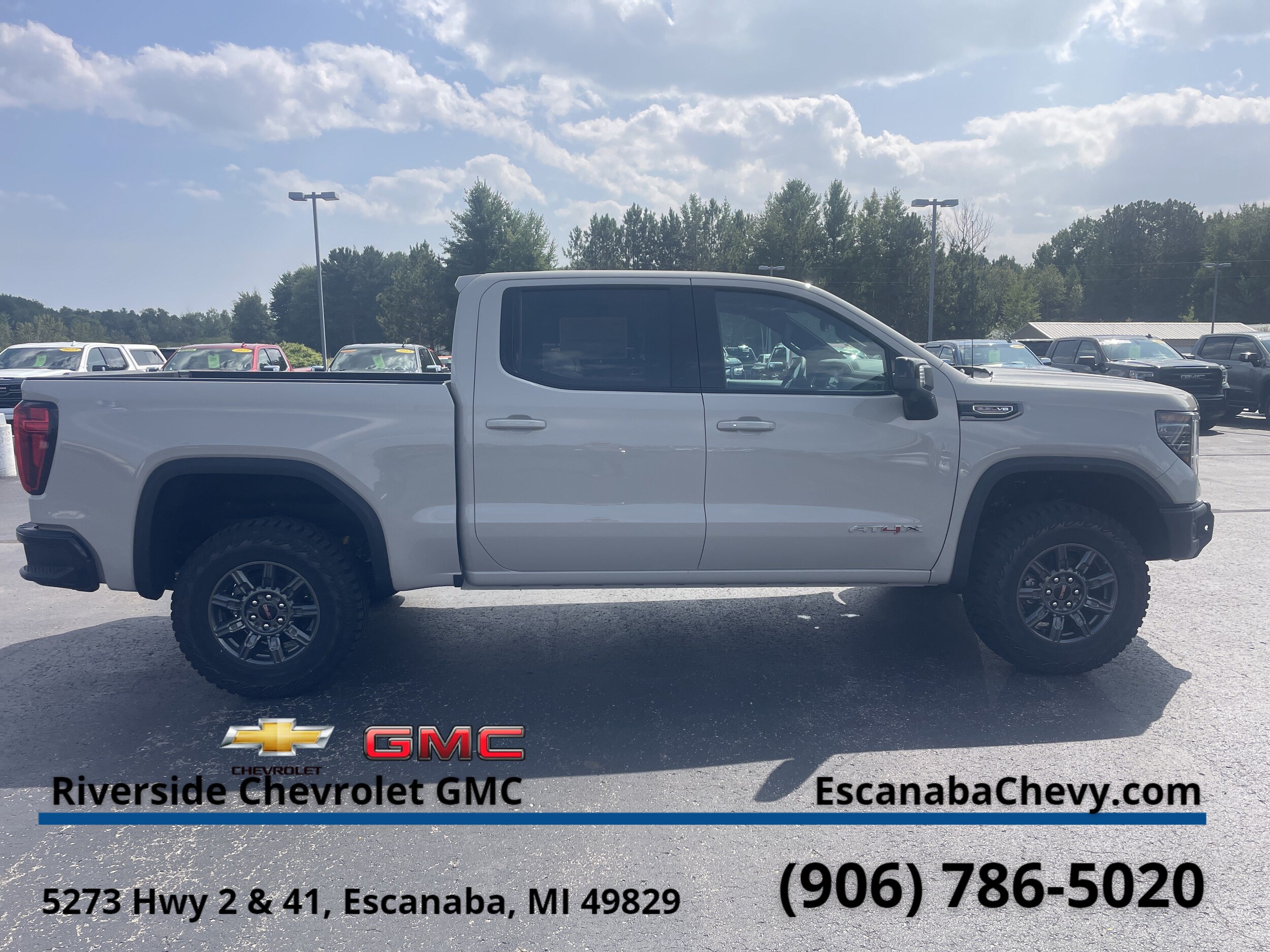 2026 GMC Sierra 1500 AT4X - Photo 10