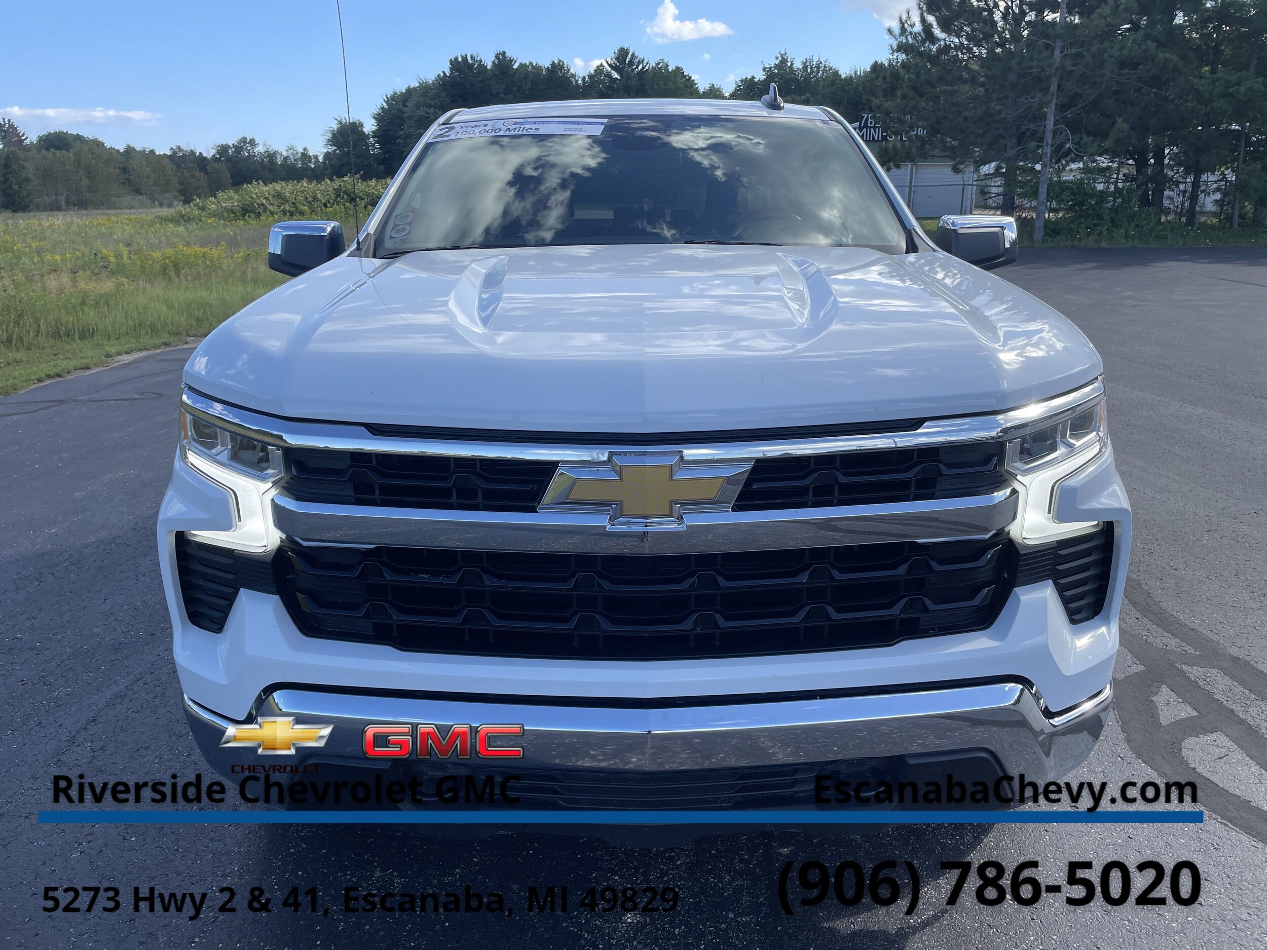 2022 Chevrolet Silverado 1500 LT photo 2